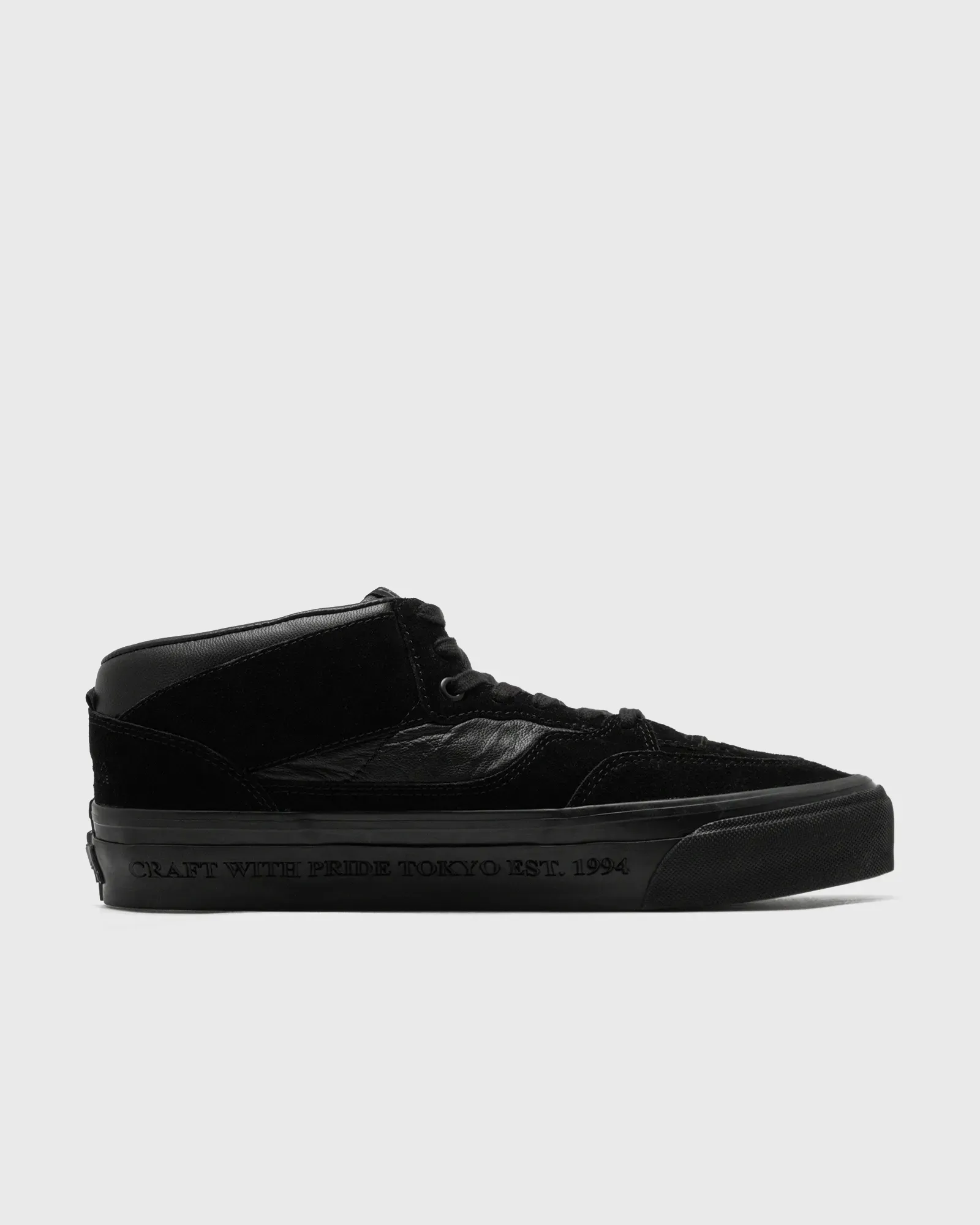 000000_Neighborhood-x-Vans-OTW-Half-Cab-33_BLACK_VN000EFYBLA1_img2