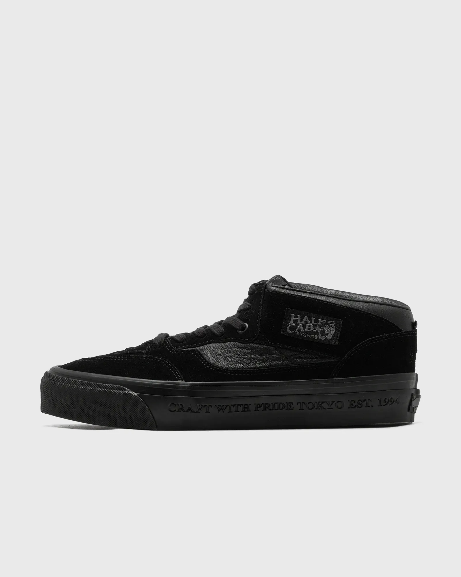 000000_Neighborhood-x-Vans-OTW-Half-Cab-33_BLACK_VN000EFYBLA1_img0