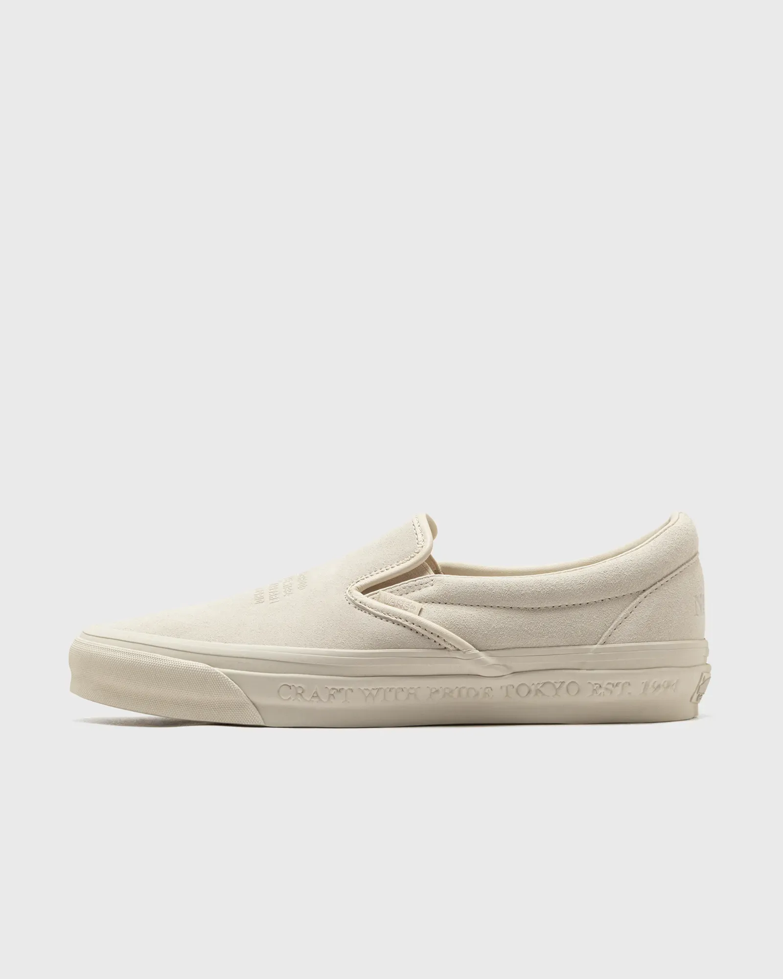 C8BFAF_Neighborhood-x-Vans-OTW-Classic-Slip-On-98_NATURAL_VN000EDG7VJ1_img0