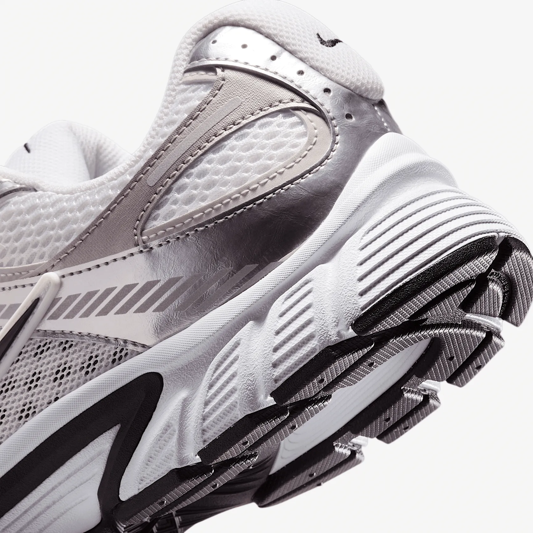 B8AEB0_Nike-V5-RNR_VAST-GREY_HJ5228-104_img7