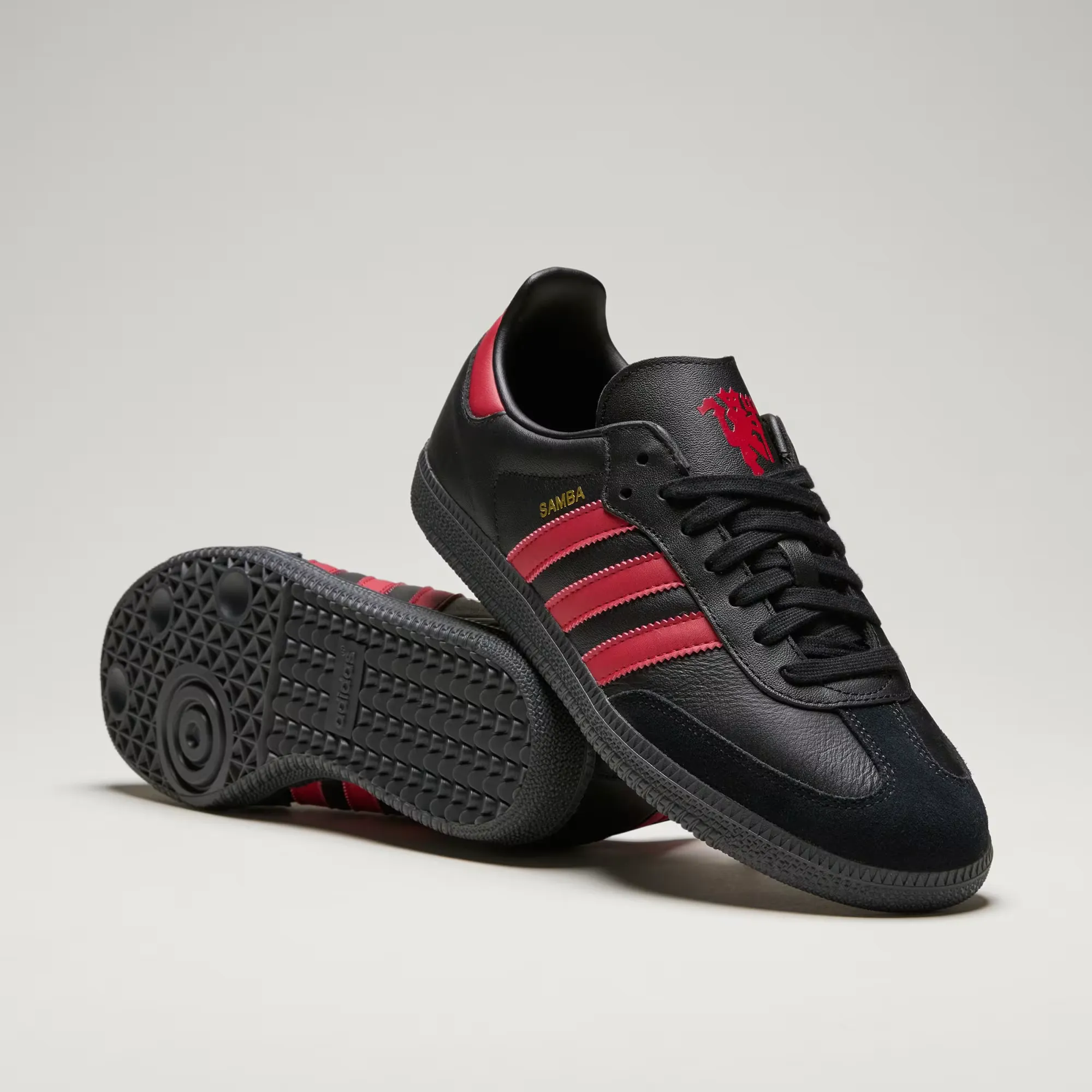 840B23_adidas-Samba_MANCHESTER-UNITED_JQ4036_img1