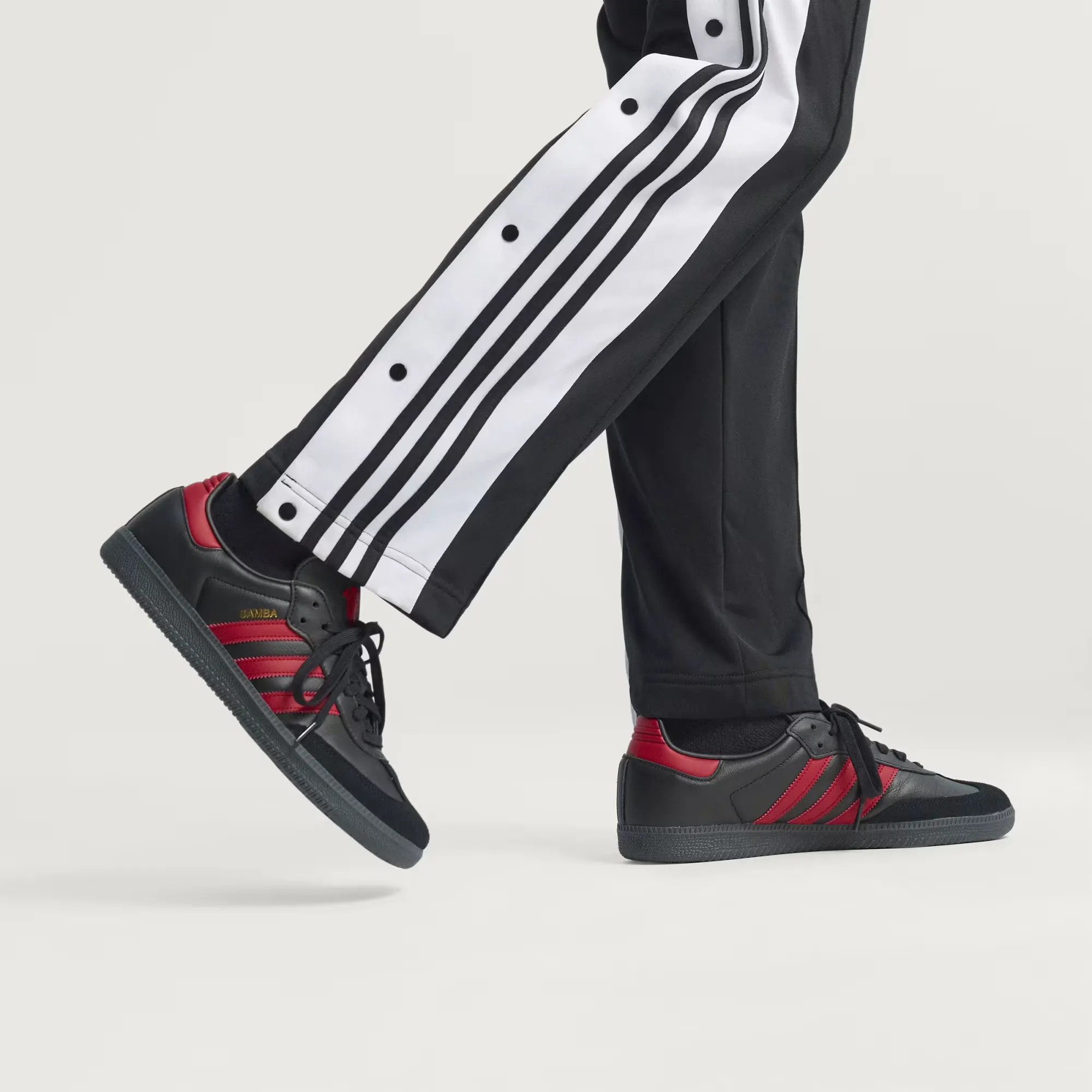 840B23_adidas-Samba_MANCHESTER-UNITED_JQ4036_img2