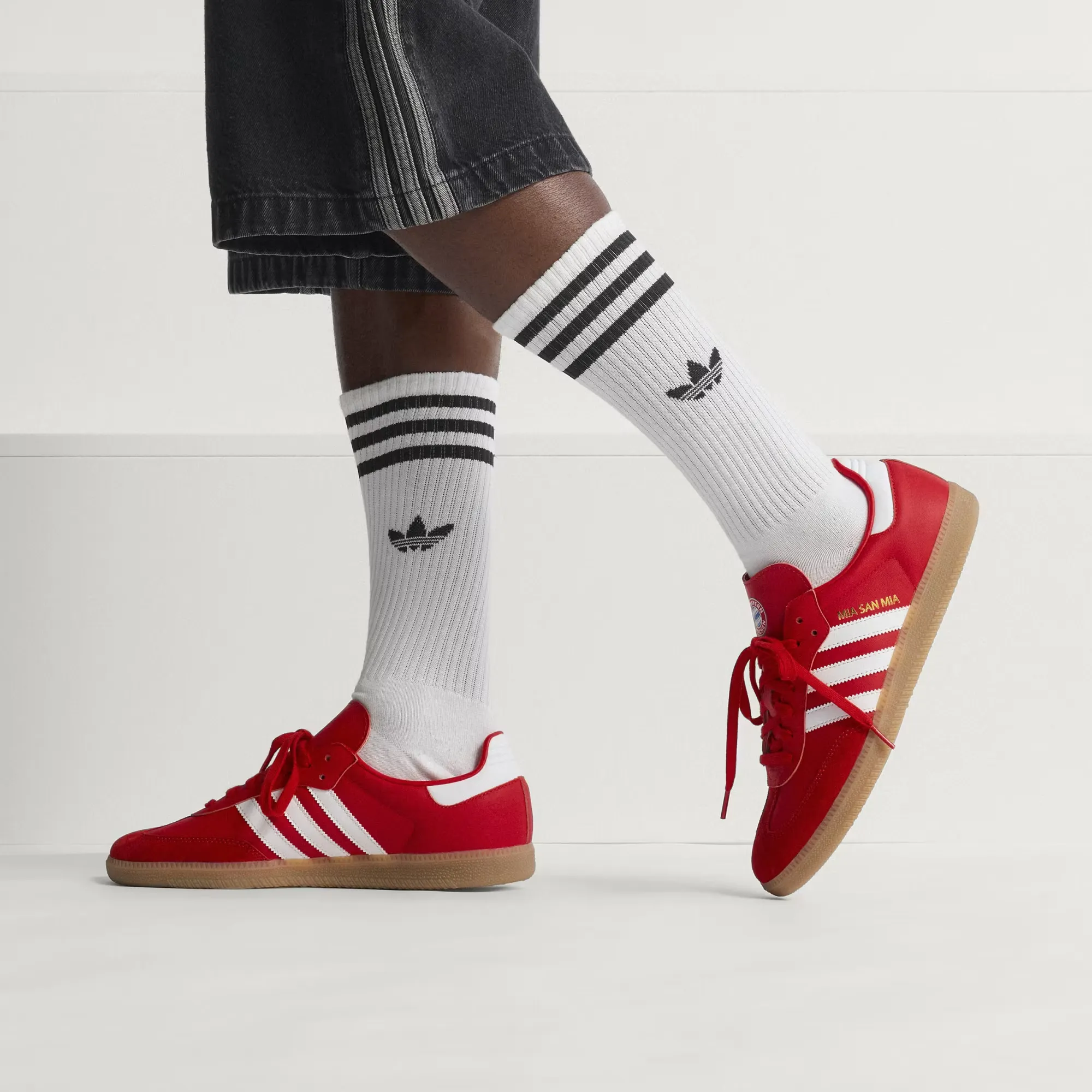 A60C1C_adidas-Samba-OG_FC-BAYERN-MUNICH_JQ4039_img2