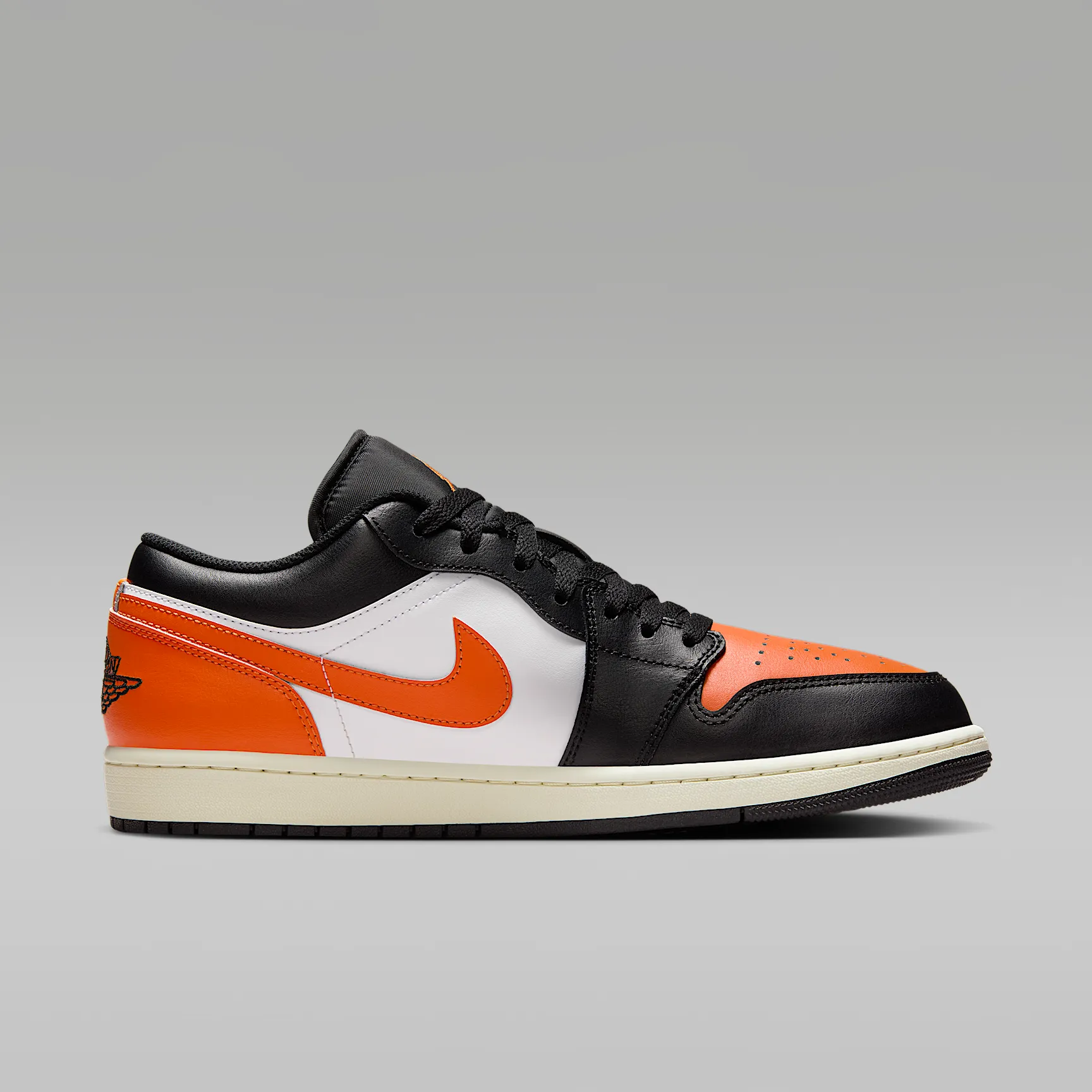 DF5204_-1-lowAir-Jordan-1-Low_SHATTERED-BACKBOARD-ALTERNATE_553558-081_img2