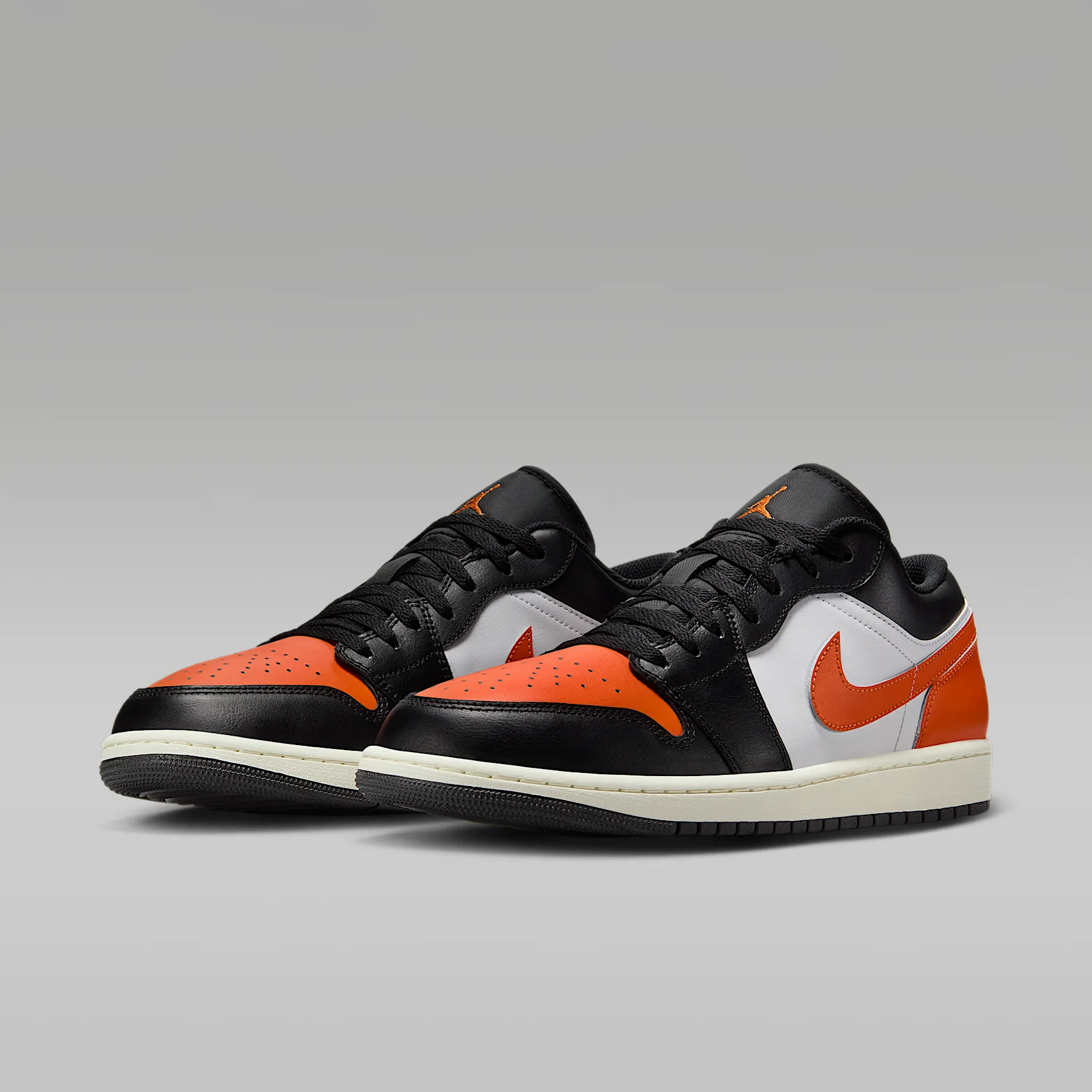 DF5204_-1-lowAir-Jordan-1-Low_SHATTERED-BACKBOARD-ALTERNATE_553558-081_img4