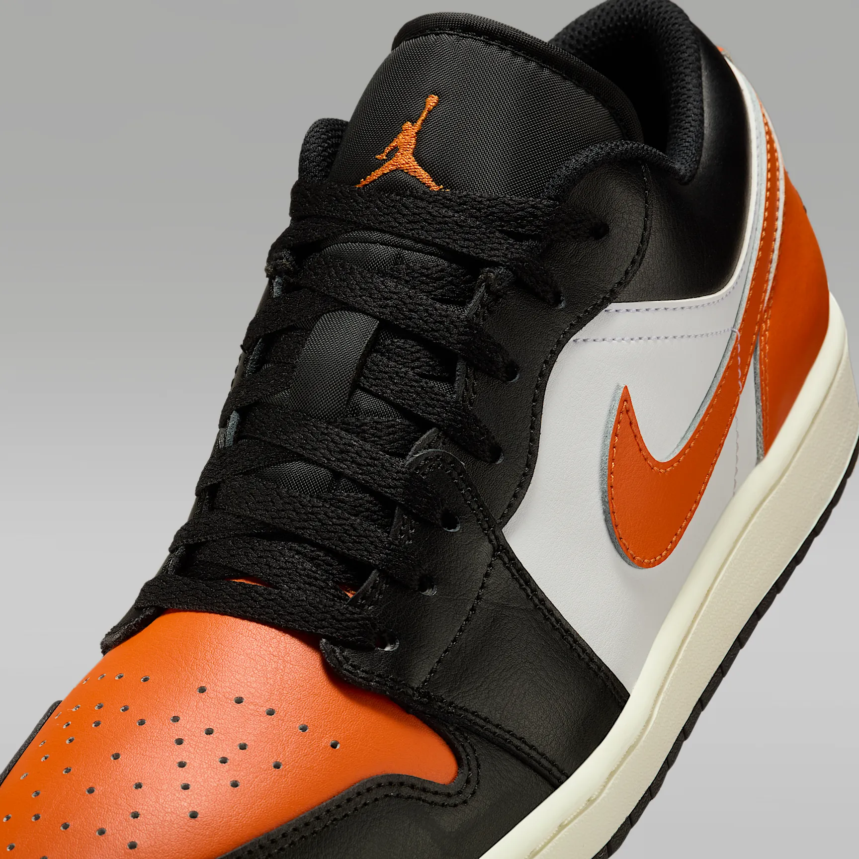DF5204_-1-lowAir-Jordan-1-Low_SHATTERED-BACKBOARD-ALTERNATE_553558-081_img6