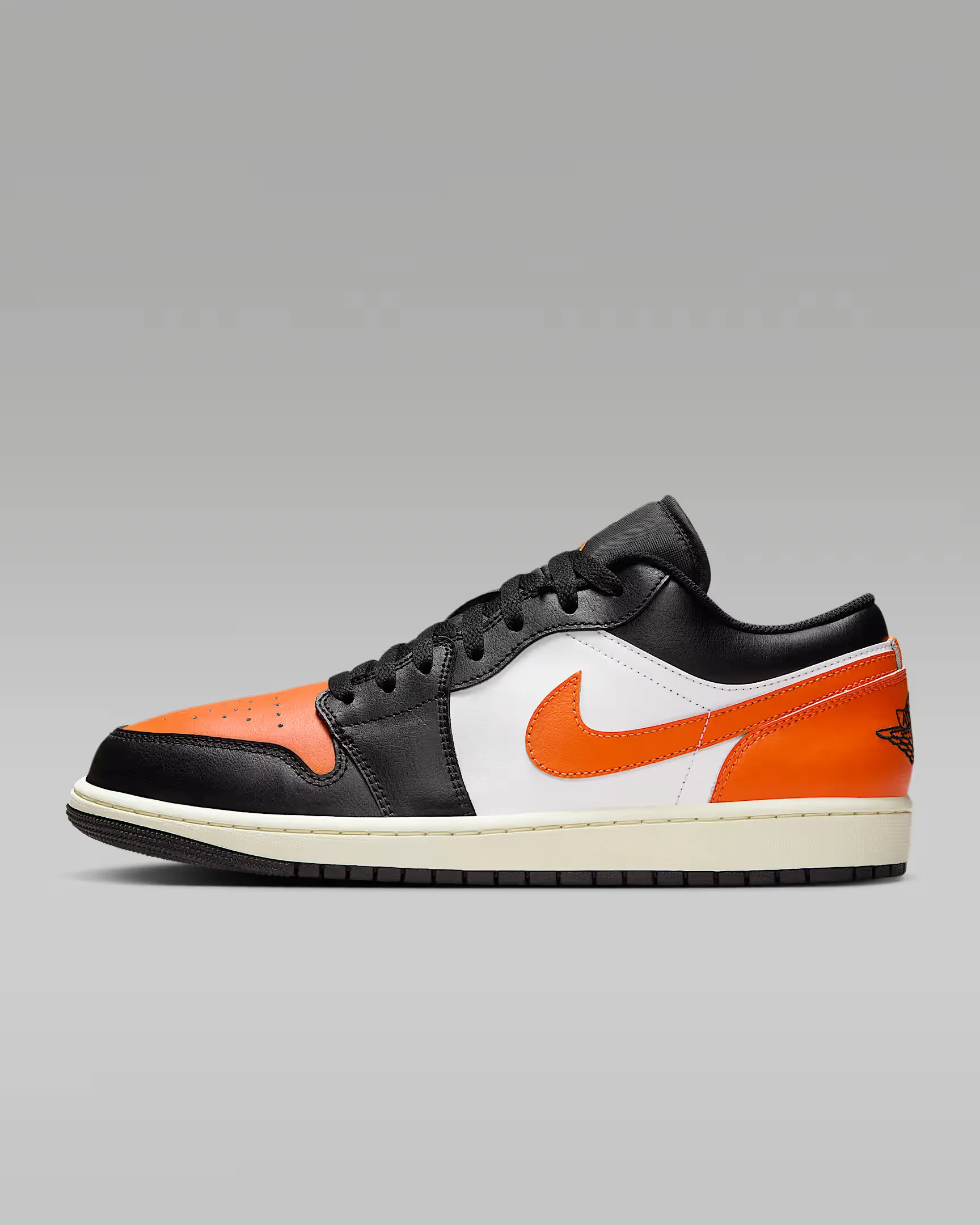 DF5204_-1-lowAir-Jordan-1-Low_SHATTERED-BACKBOARD-ALTERNATE_553558-081_img9