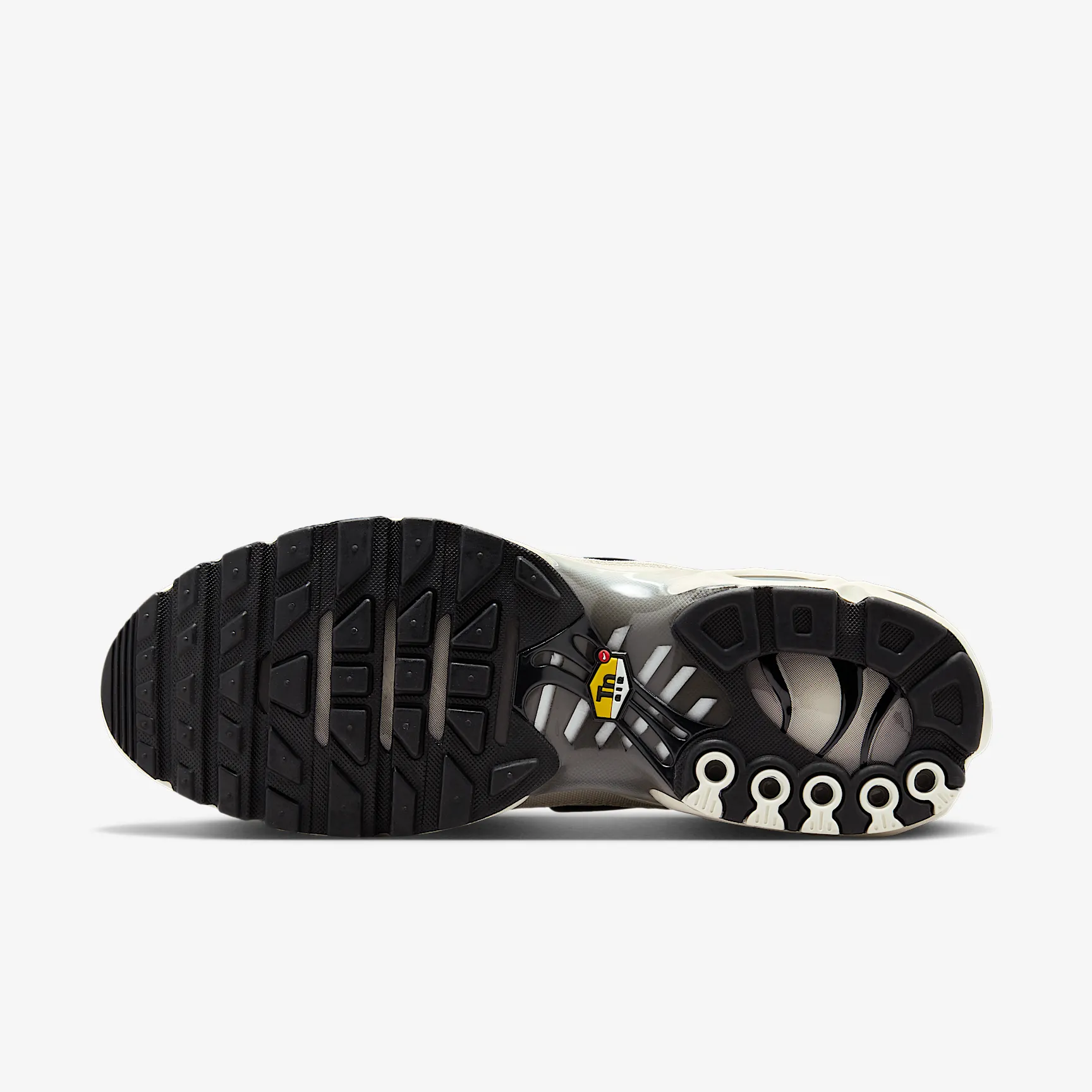 5C4F52_Nike-Air-Max-Plus_LIGHT-OREWOOD-BROWN_DM0032-106_img1