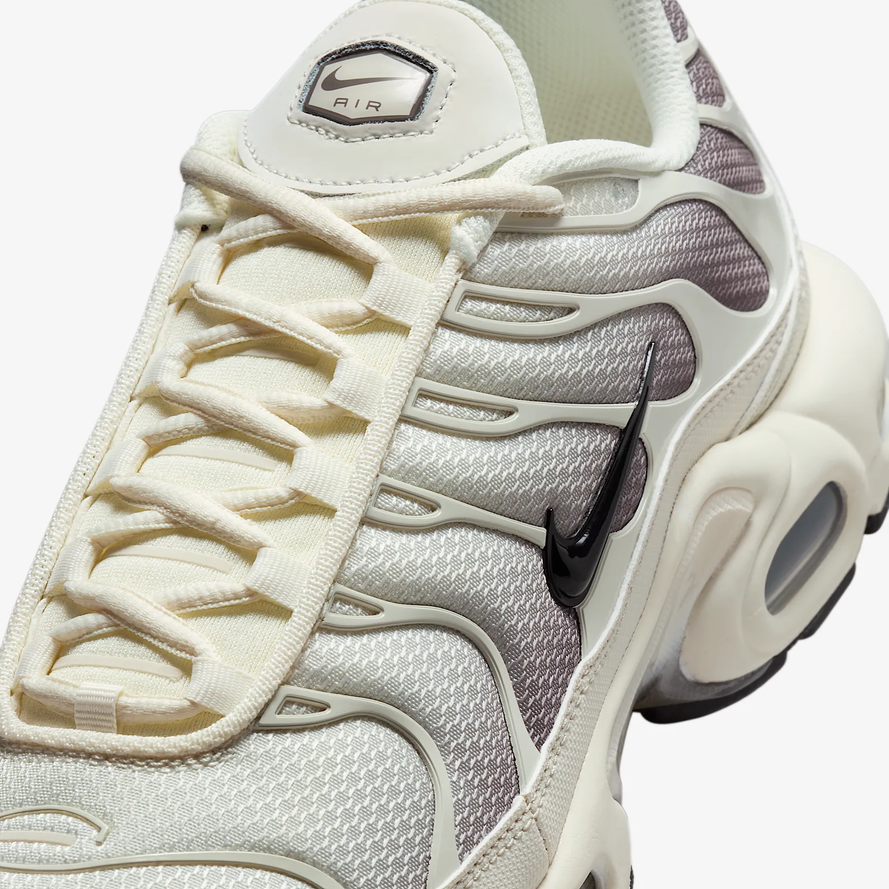 5C4F52_Nike-Air-Max-Plus_LIGHT-OREWOOD-BROWN_DM0032-106_img6