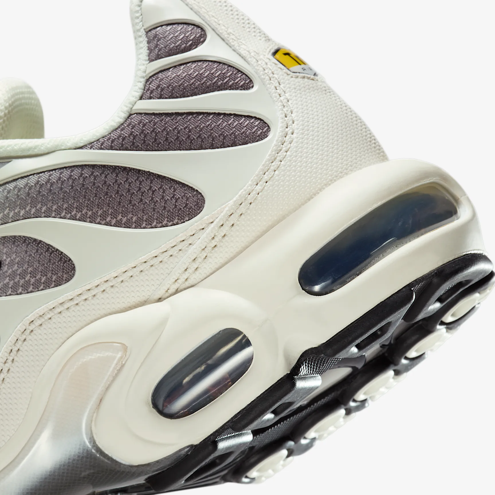5C4F52_Nike-Air-Max-Plus_LIGHT-OREWOOD-BROWN_DM0032-106_img7