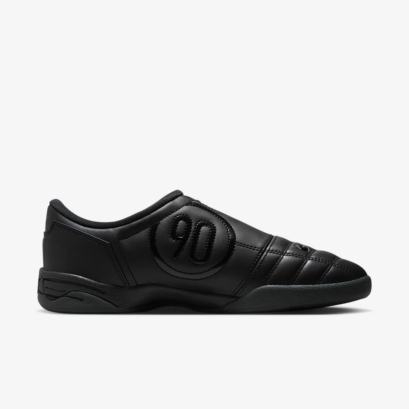 000000_Nike-Total-90-III-WMNS_TRIPLE-BLACK_IM4841-010_img2