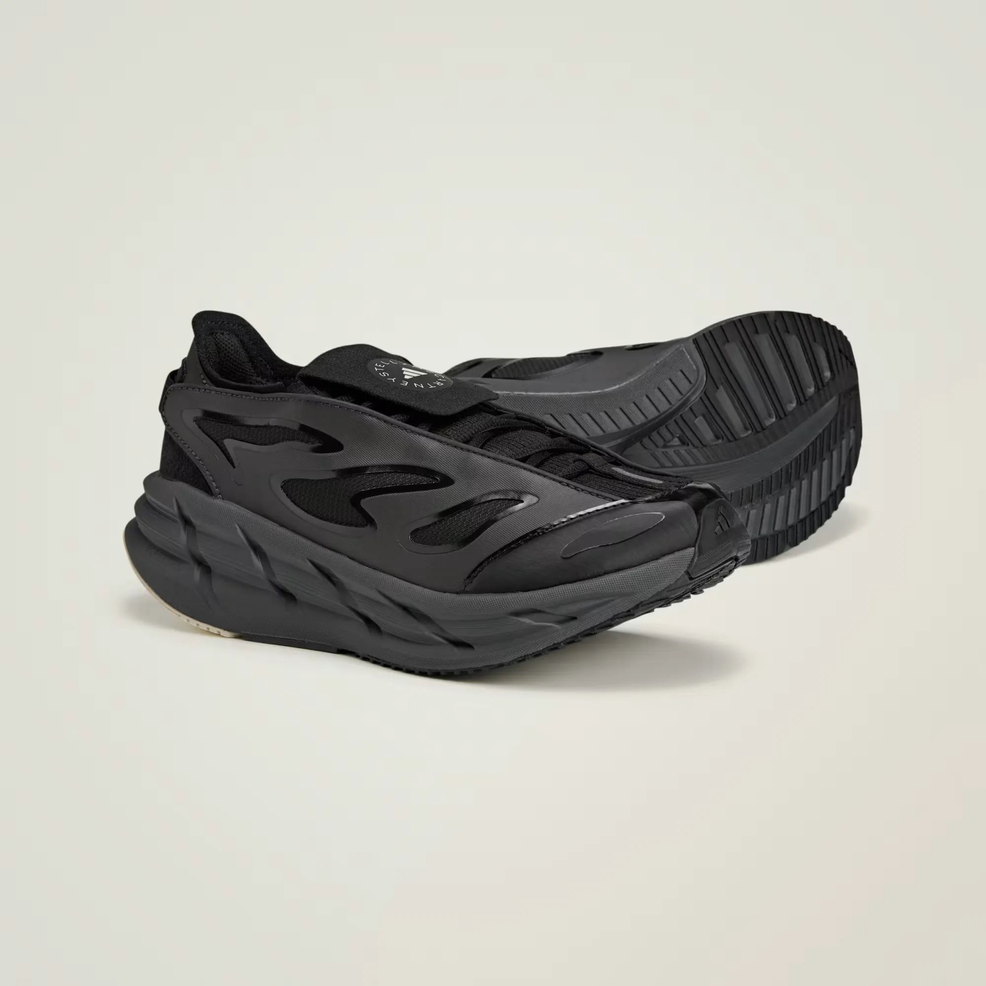 000000_Stella-McCartney-x-adidas-Adistar-WMNS_CORE-BLACK_JR3290_img1