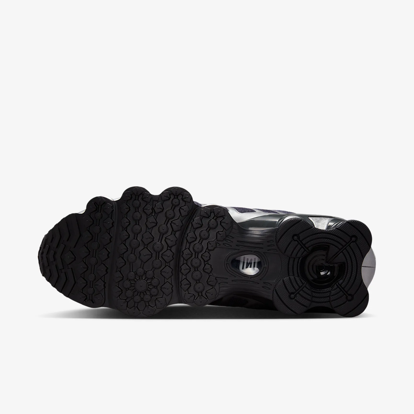 C4C4C4_Nike-Shox-TL_METALLIC-SILVER_IH4466-095_img1