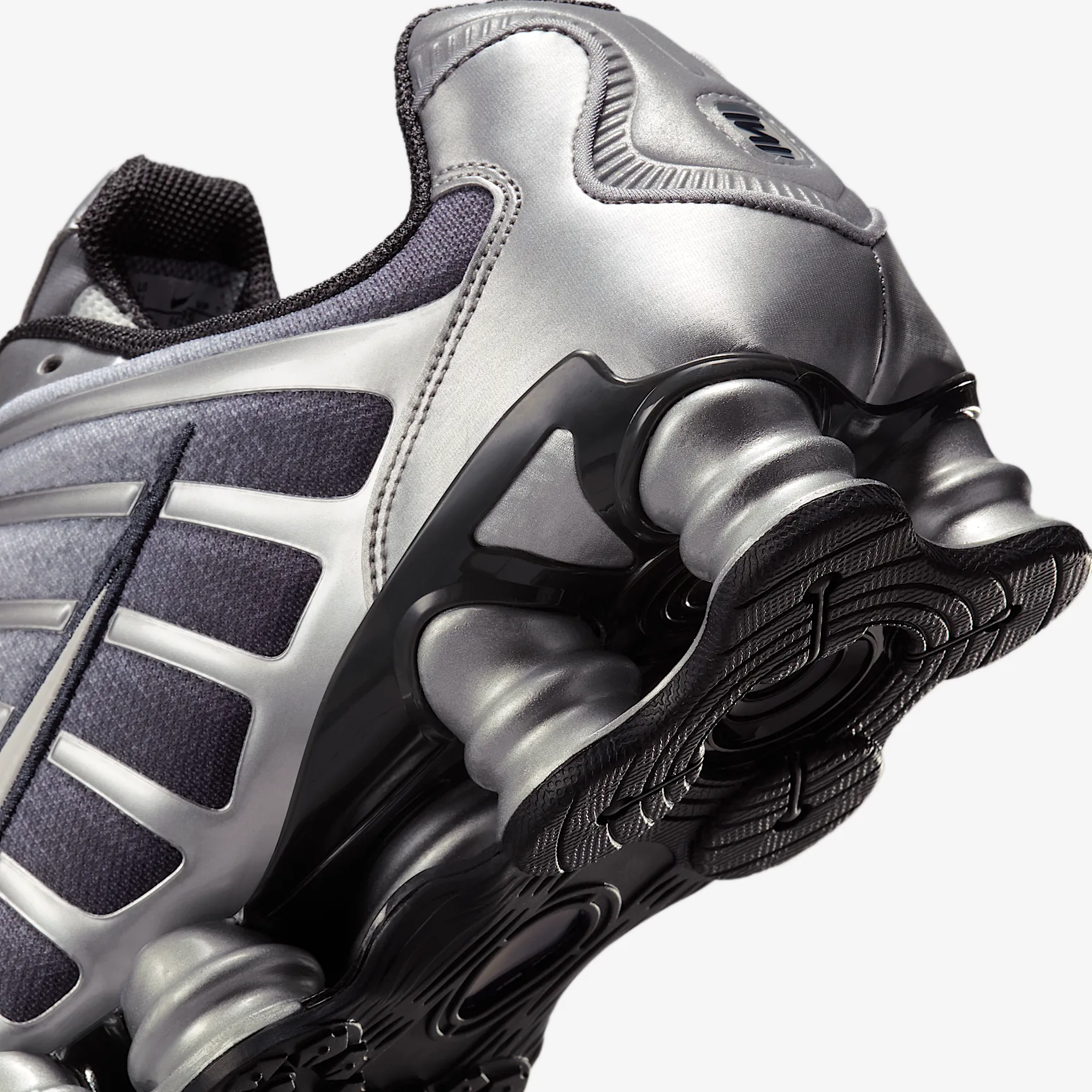 C4C4C4_Nike-Shox-TL_METALLIC-SILVER_IH4466-095_img7