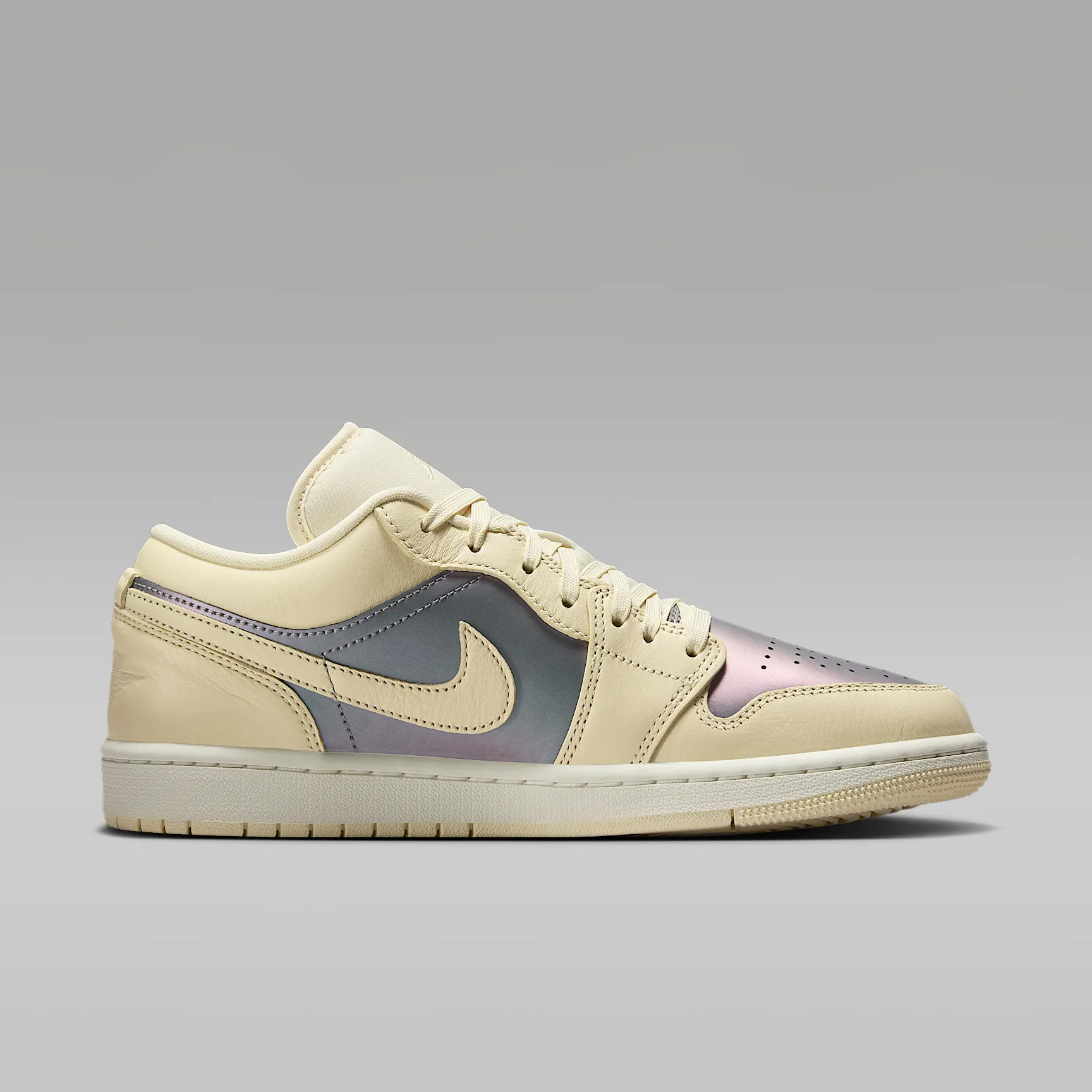 B5AC98_Air-Jordan-1-Low-SE-WMNS_MUSLIN-SAIL-ROYAL_IH4110-104_img2
