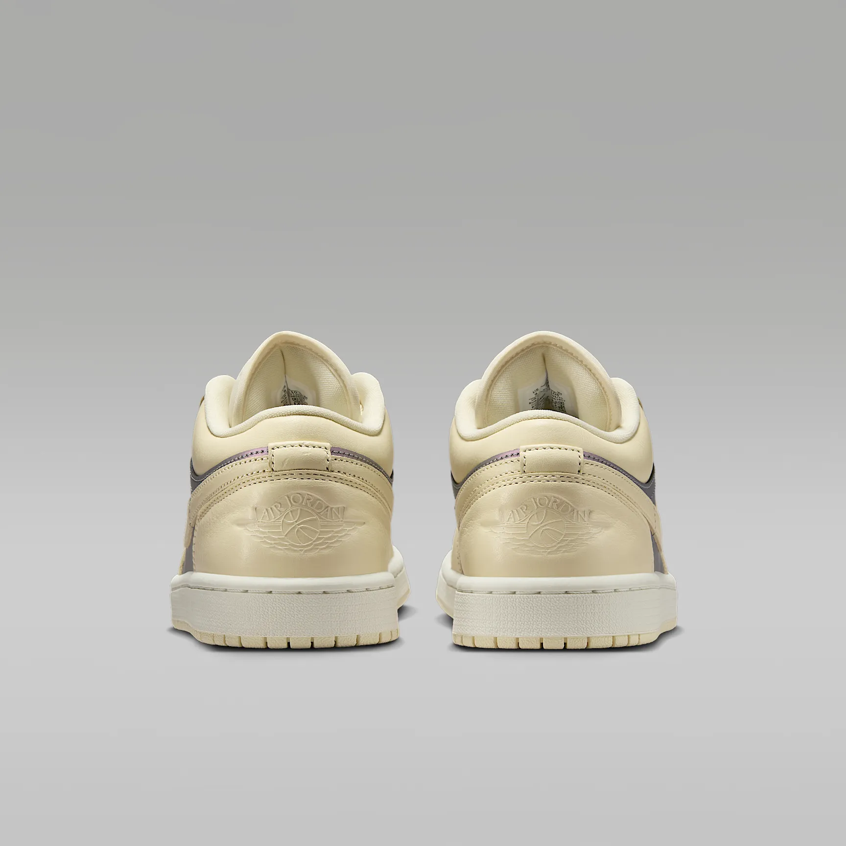 B5AC98_Air-Jordan-1-Low-SE-WMNS_MUSLIN-SAIL-ROYAL_IH4110-104_img5