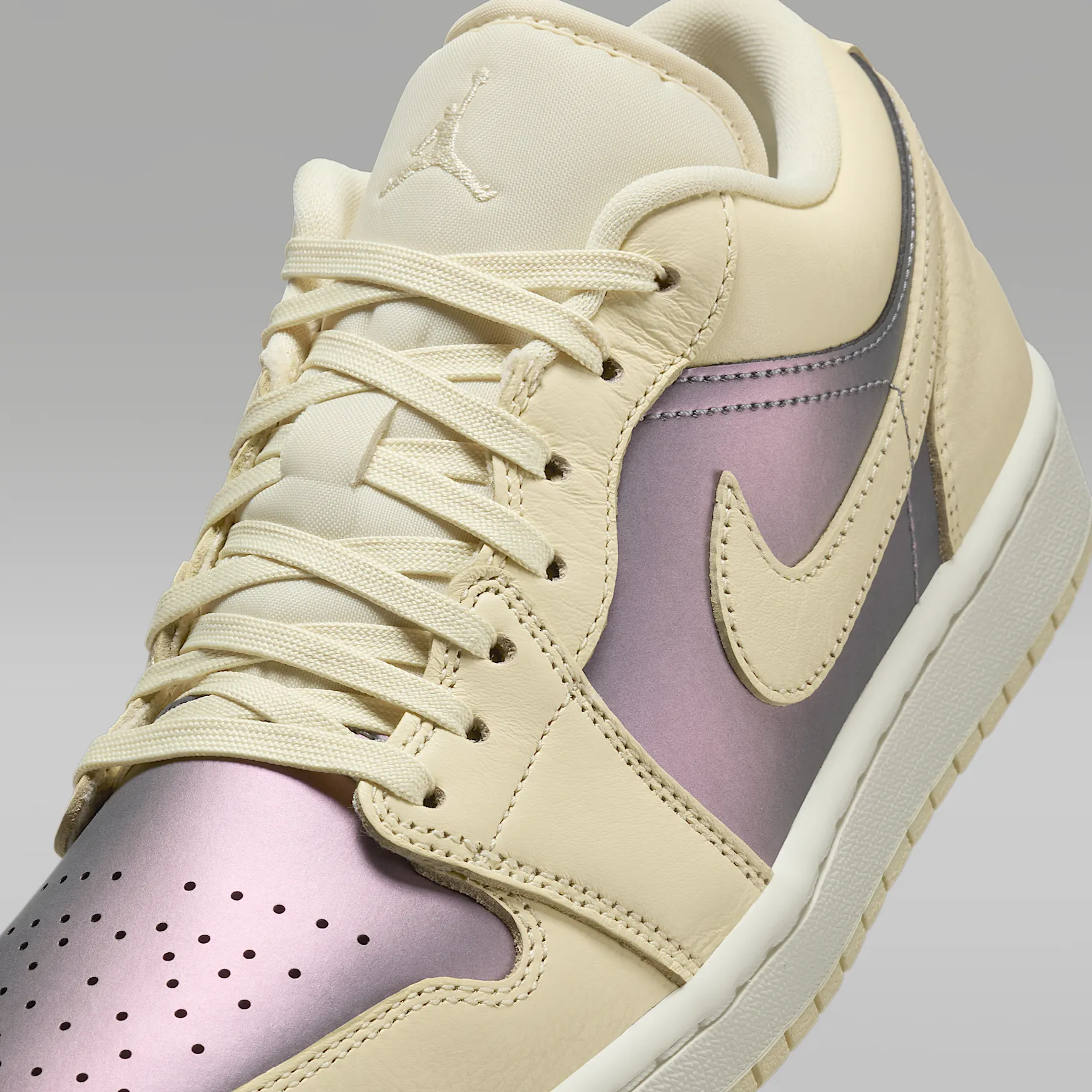 B5AC98_Air-Jordan-1-Low-SE-WMNS_MUSLIN-SAIL-ROYAL_IH4110-104_img6