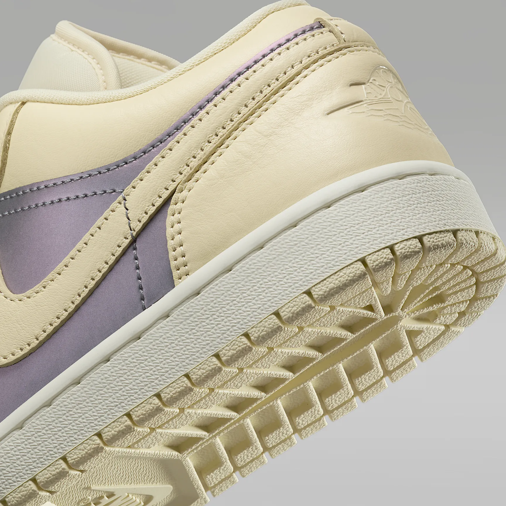 B5AC98_Air-Jordan-1-Low-SE-WMNS_MUSLIN-SAIL-ROYAL_IH4110-104_img7