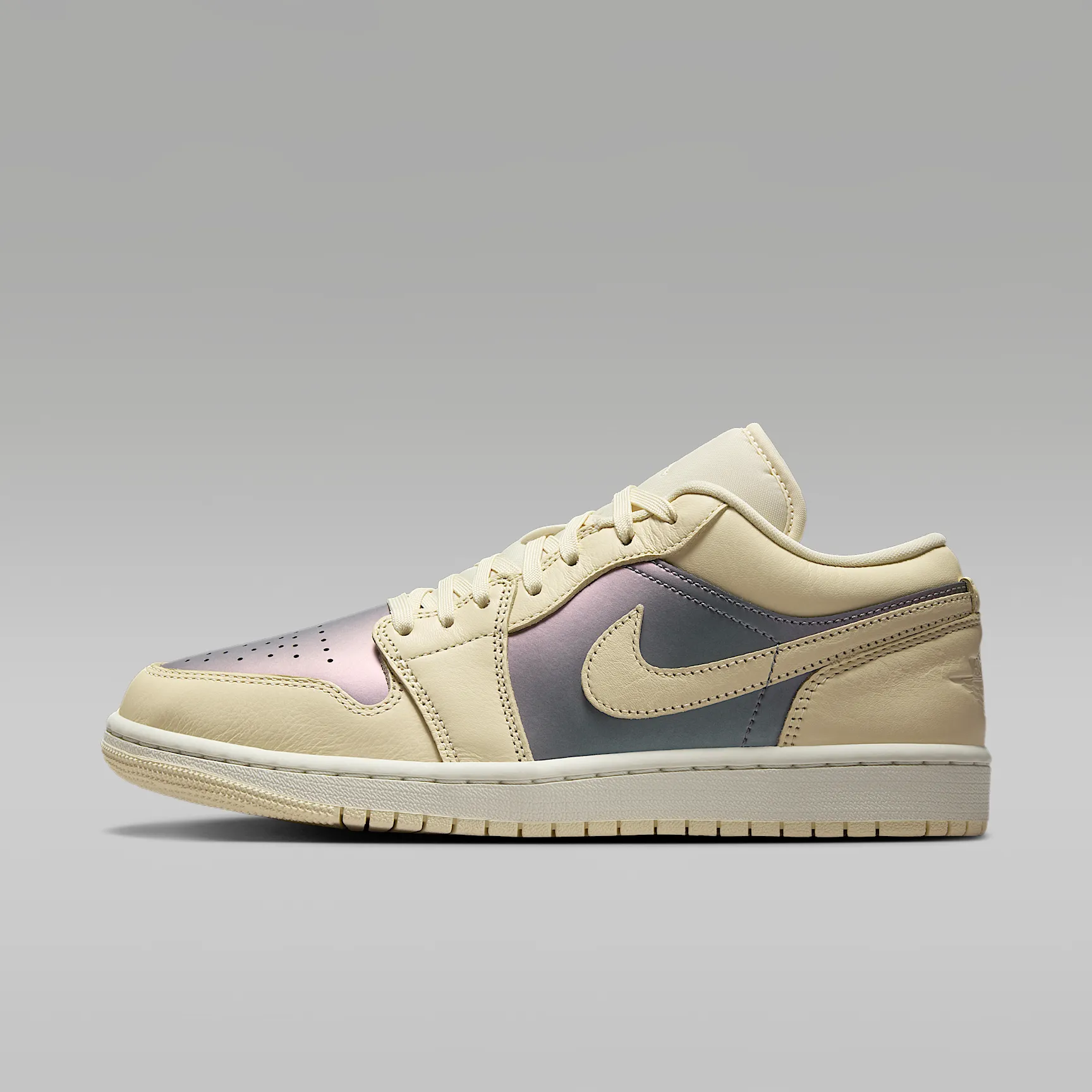 B5AC98_Air-Jordan-1-Low-SE-WMNS_MUSLIN-SAIL-ROYAL_IH4110-104_img0