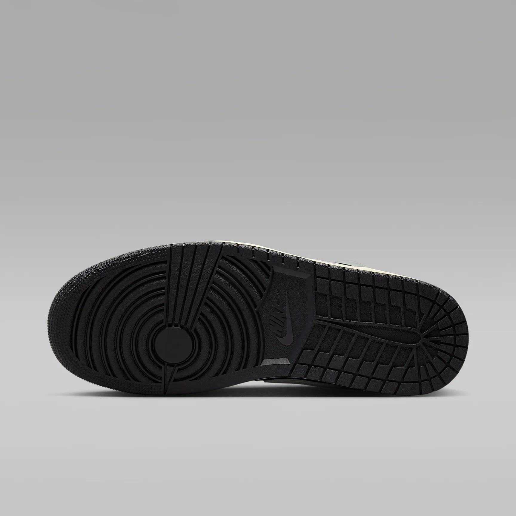 919594_Air-Jordan-1-Low-SE_LIGHT-SMOKE-GREY_HQ2010-012_img1