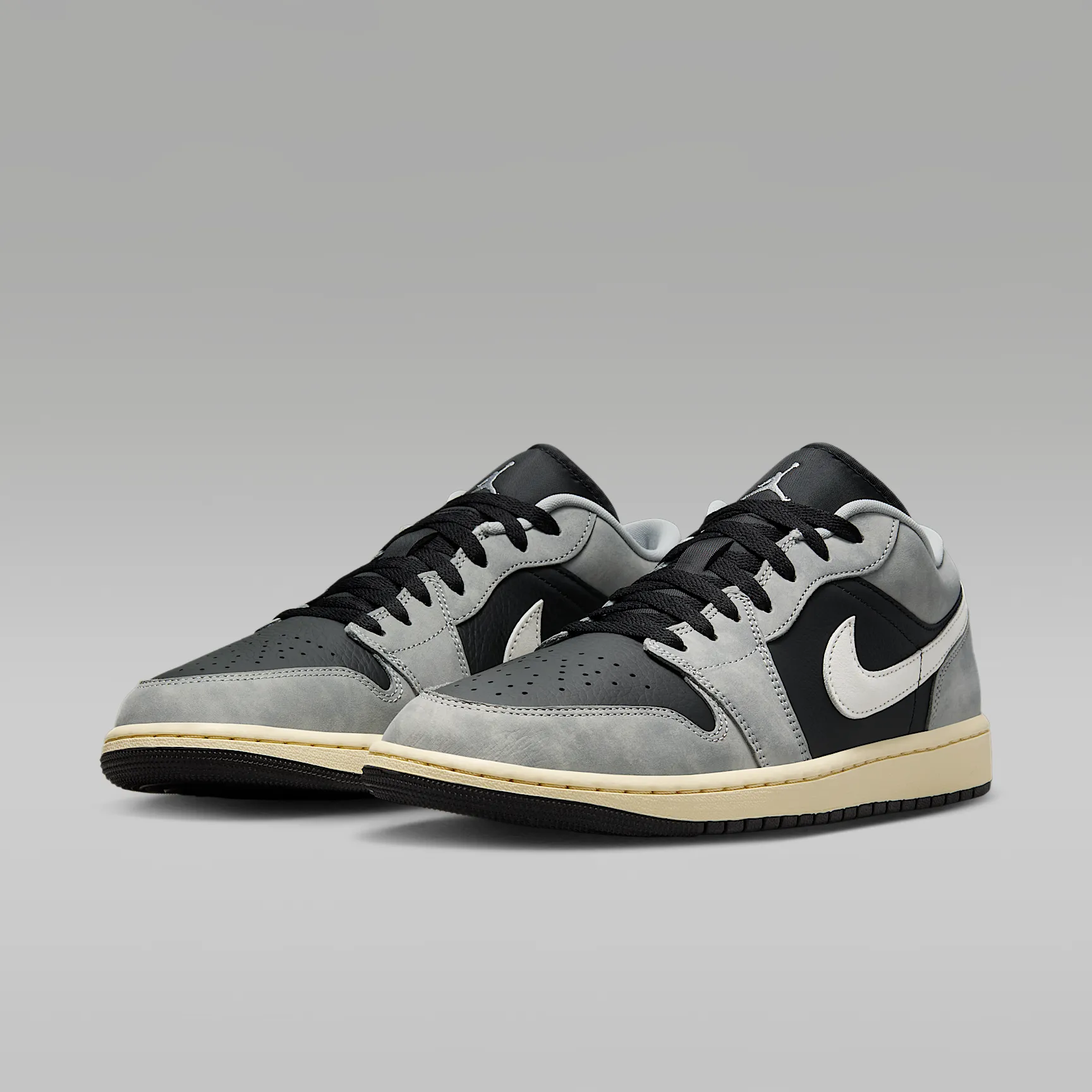 919594_Air-Jordan-1-Low-SE_LIGHT-SMOKE-GREY_HQ2010-012_img4