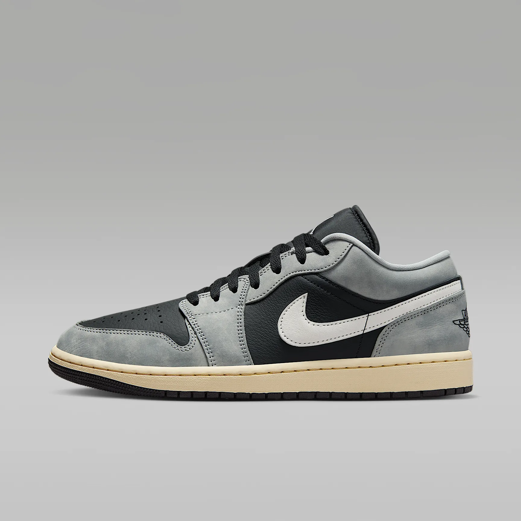 919594_Air-Jordan-1-Low-SE_LIGHT-SMOKE-GREY_HQ2010-012_img0