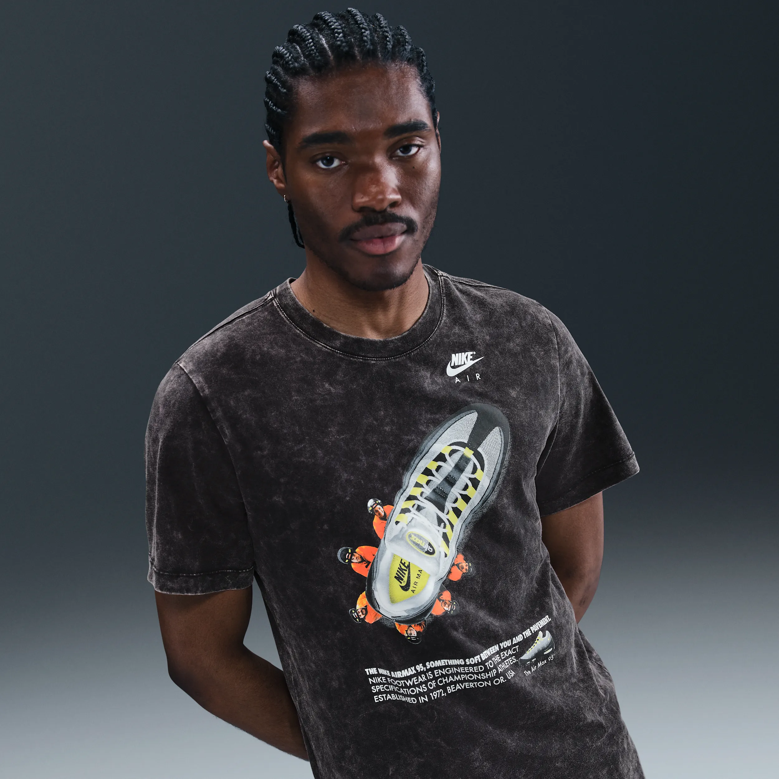 262527_Nike-Sportswear-T-shirt_AM95-NEON-BLACK_HQ9277-010_img1