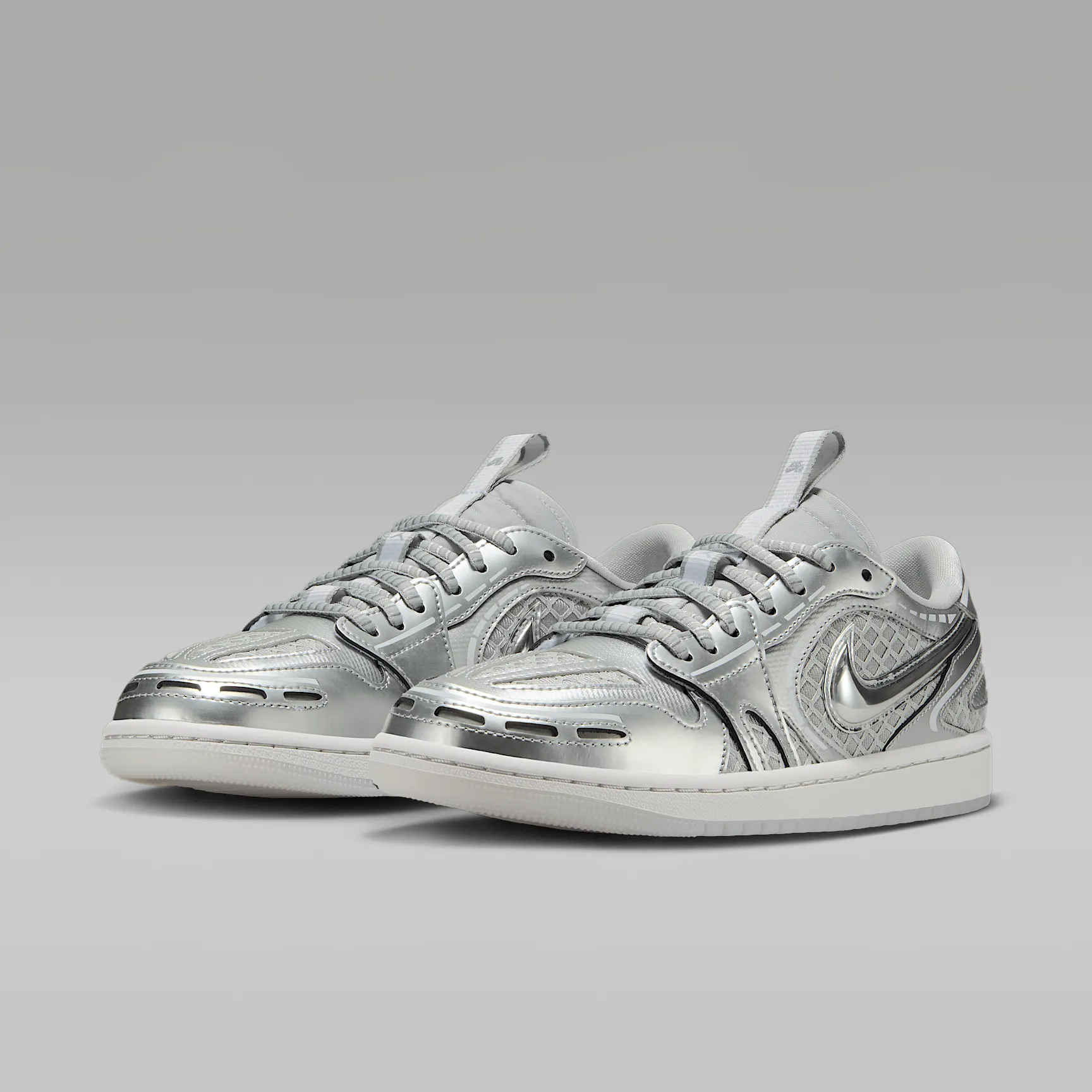CACACA_Air-Jordan-1-Low-MM-V3-WMNS_METALLIC-SILVER_HQ2186-002_img4