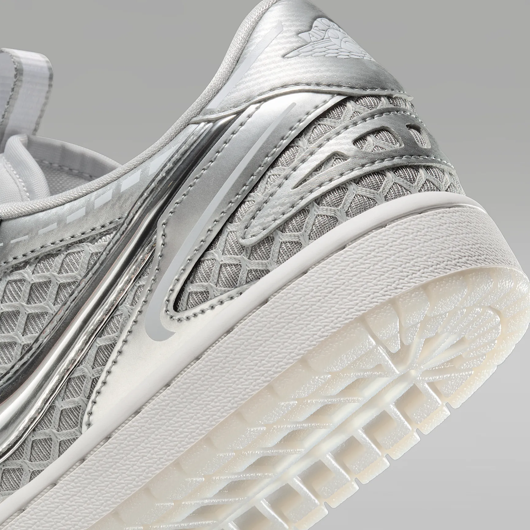 CACACA_Air-Jordan-1-Low-MM-V3-WMNS_METALLIC-SILVER_HQ2186-002_img7
