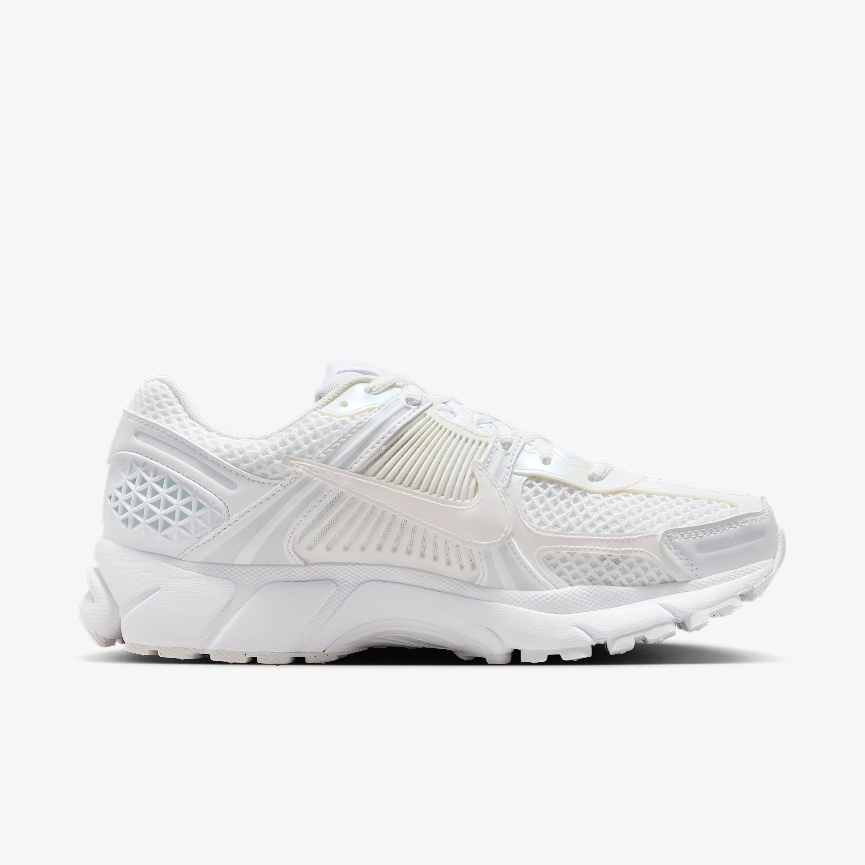B4B3B7_Nike-Zoom-Vomero-5-SE_TRIPLE-WHITE_IB4397-100_img2