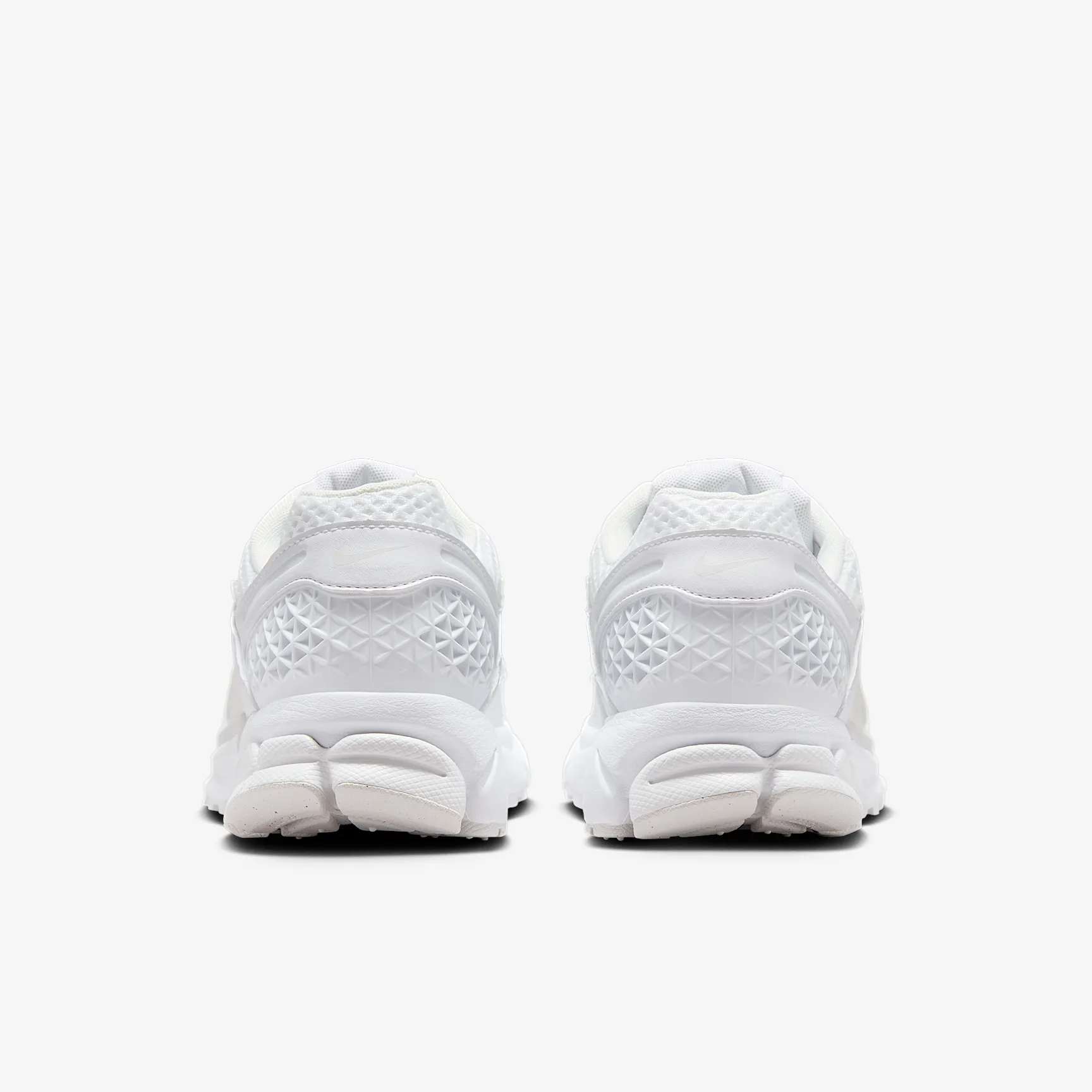 B4B3B7_Nike-Zoom-Vomero-5-SE_TRIPLE-WHITE_IB4397-100_img5
