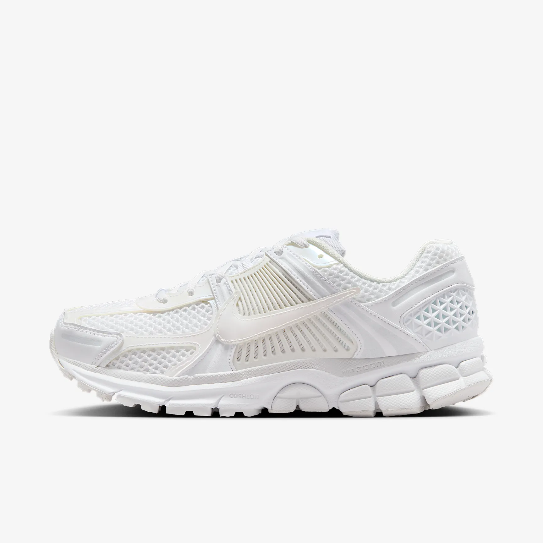 B4B3B7_Nike-Zoom-Vomero-5-SE_TRIPLE-WHITE_IB4397-100_img0