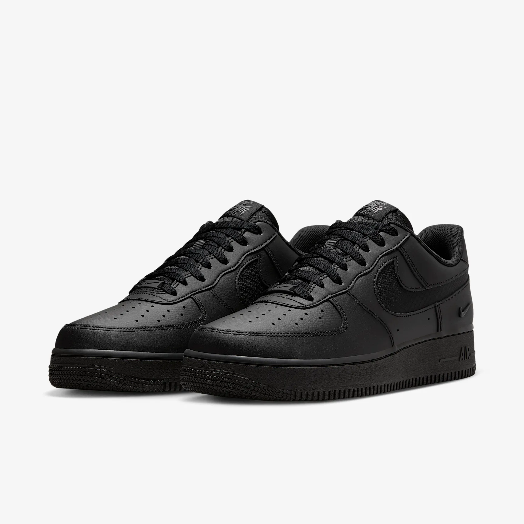 000000_Nike-Air-Force-1-'07-LV8_BLACK-RIPSTOP_IH4452-001_img4