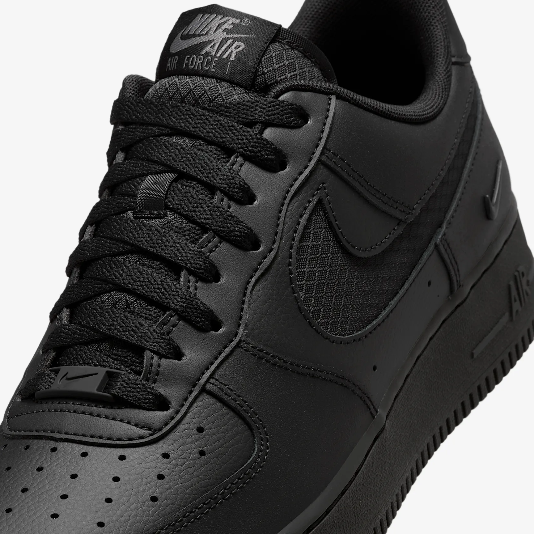 000000_Nike-Air-Force-1-'07-LV8_BLACK-RIPSTOP_IH4452-001_img6