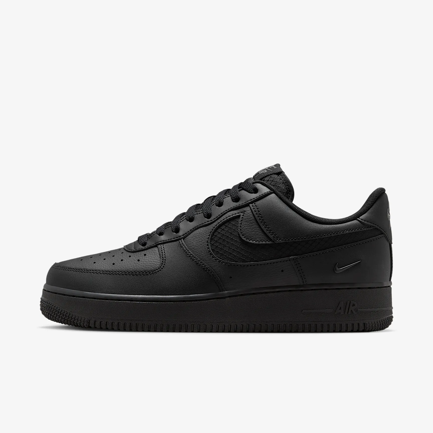 000000_Nike-Air-Force-1-'07-LV8_BLACK-RIPSTOP_IH4452-001_img0