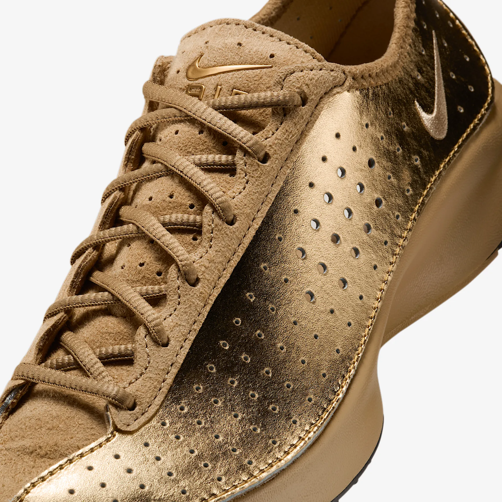 724F2D_Nike-Air-Superfly-WMNS_METALLIC-GOLD_IB5824-700_img6