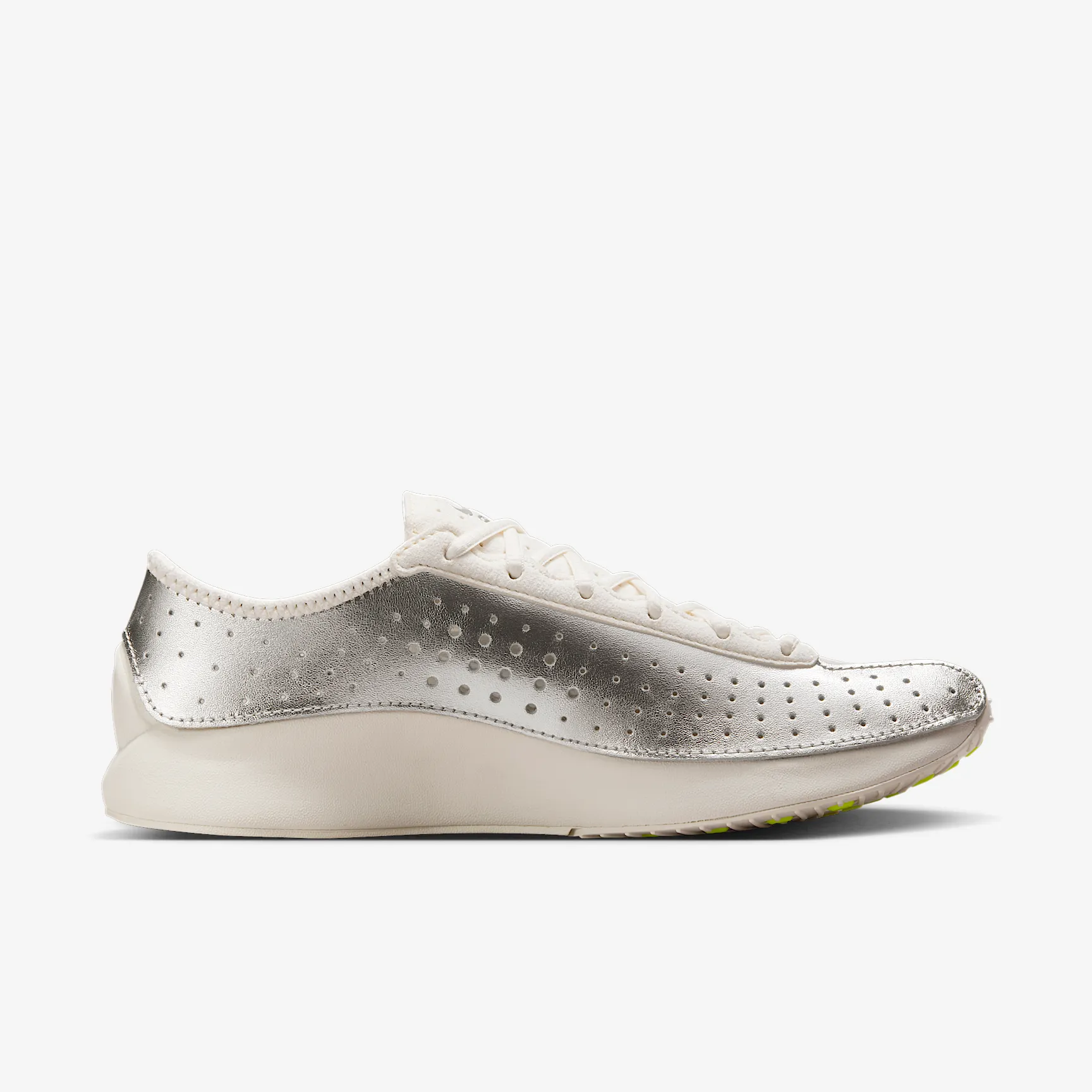 867F7D_Nike-Air-Superfly-WMNS_METALLIC-SILVER_IB5824-100_img2