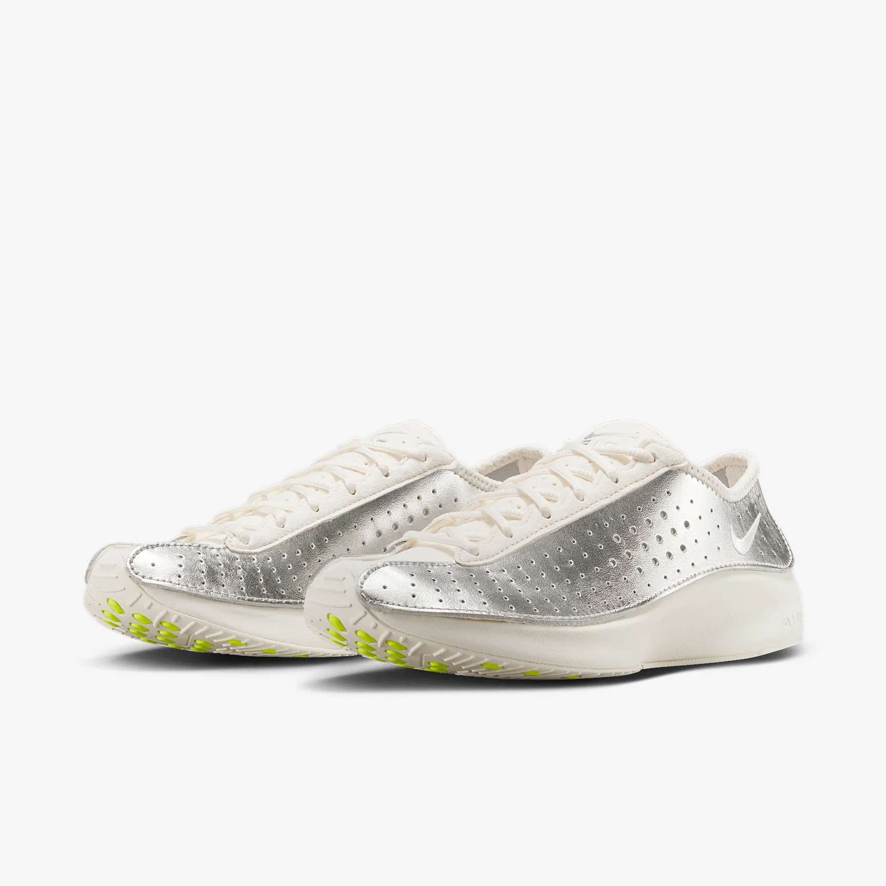 867F7D_Nike-Air-Superfly-WMNS_METALLIC-SILVER_IB5824-100_img4