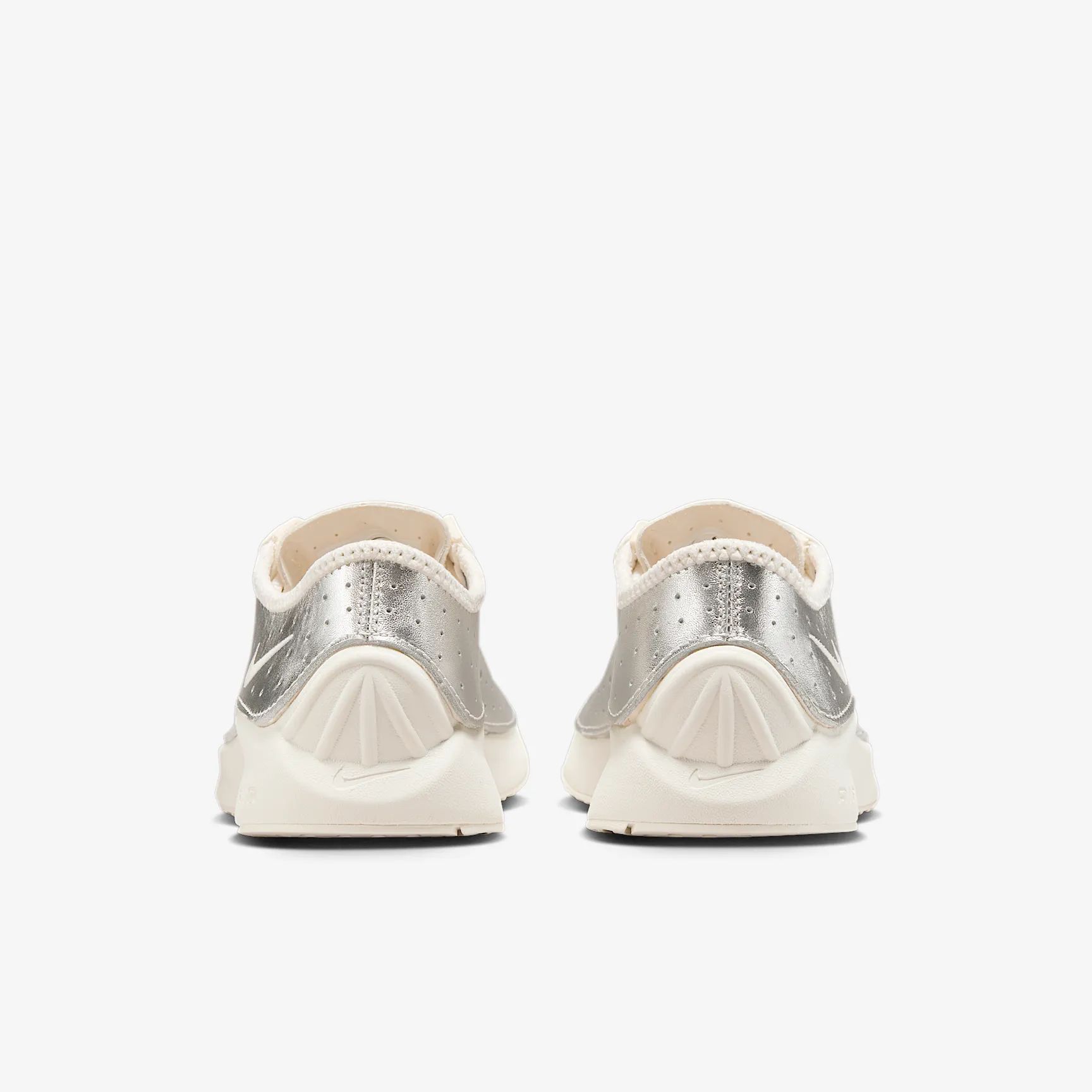 867F7D_Nike-Air-Superfly-WMNS_METALLIC-SILVER_IB5824-100_img5