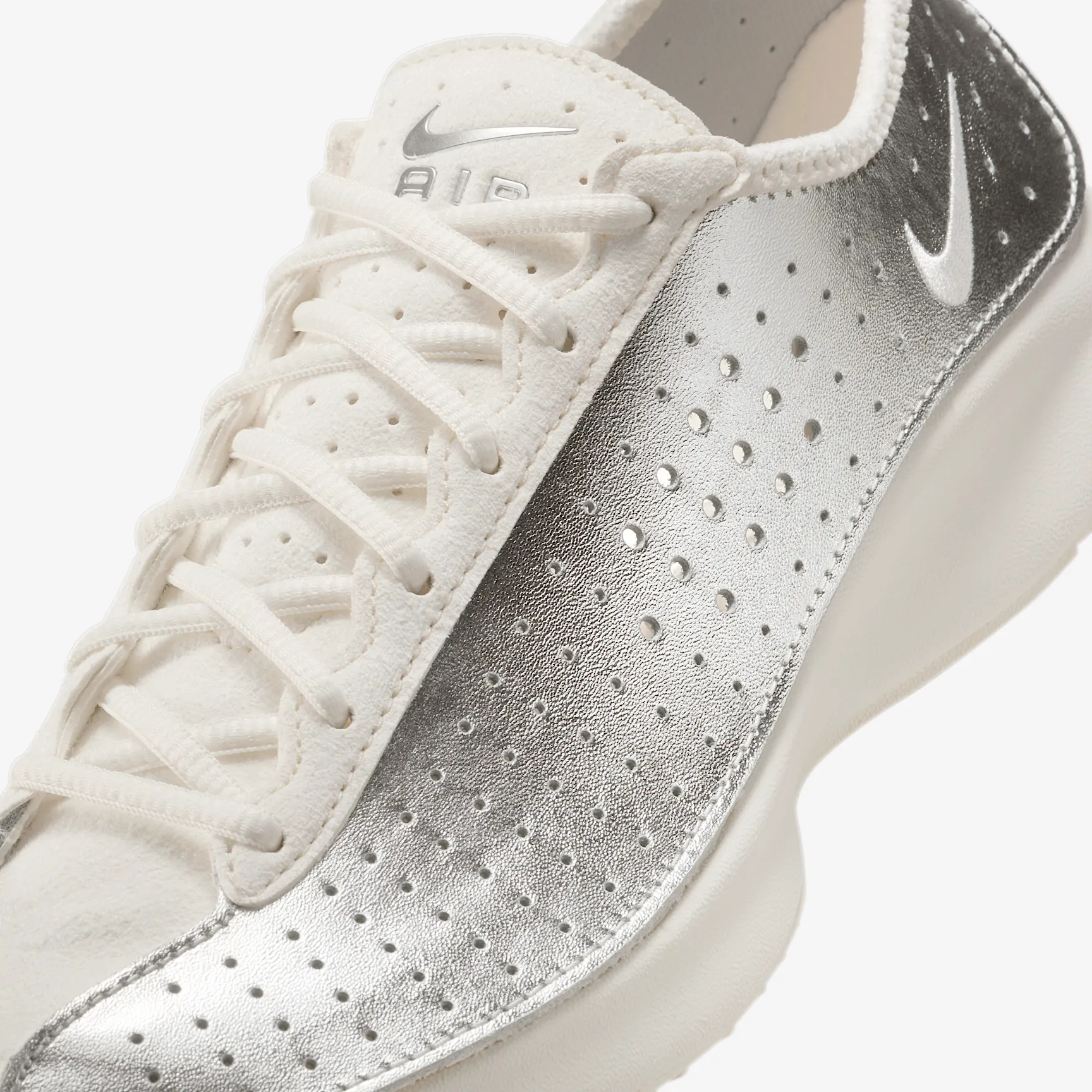 867F7D_Nike-Air-Superfly-WMNS_METALLIC-SILVER_IB5824-100_img6