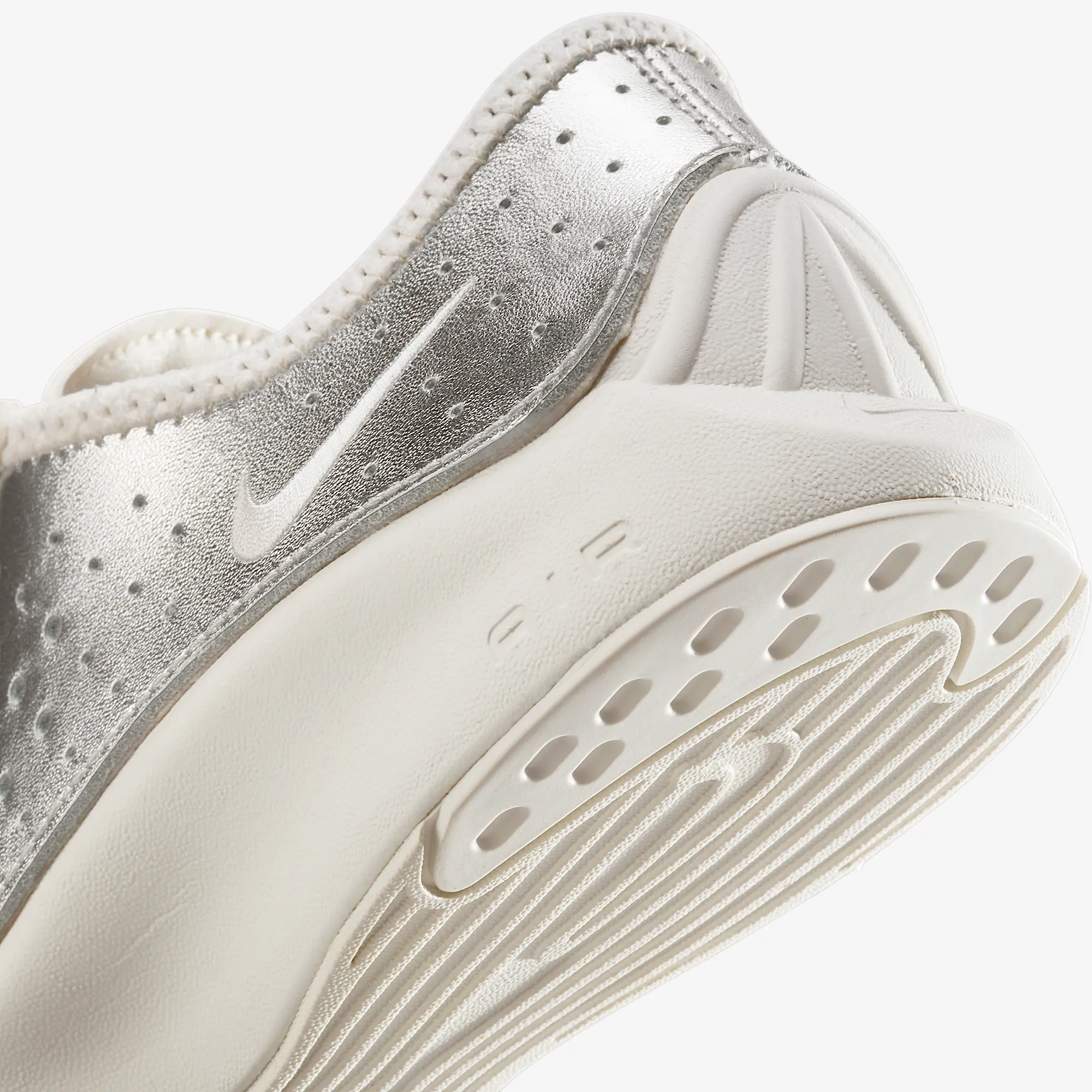 867F7D_Nike-Air-Superfly-WMNS_METALLIC-SILVER_IB5824-100_img7