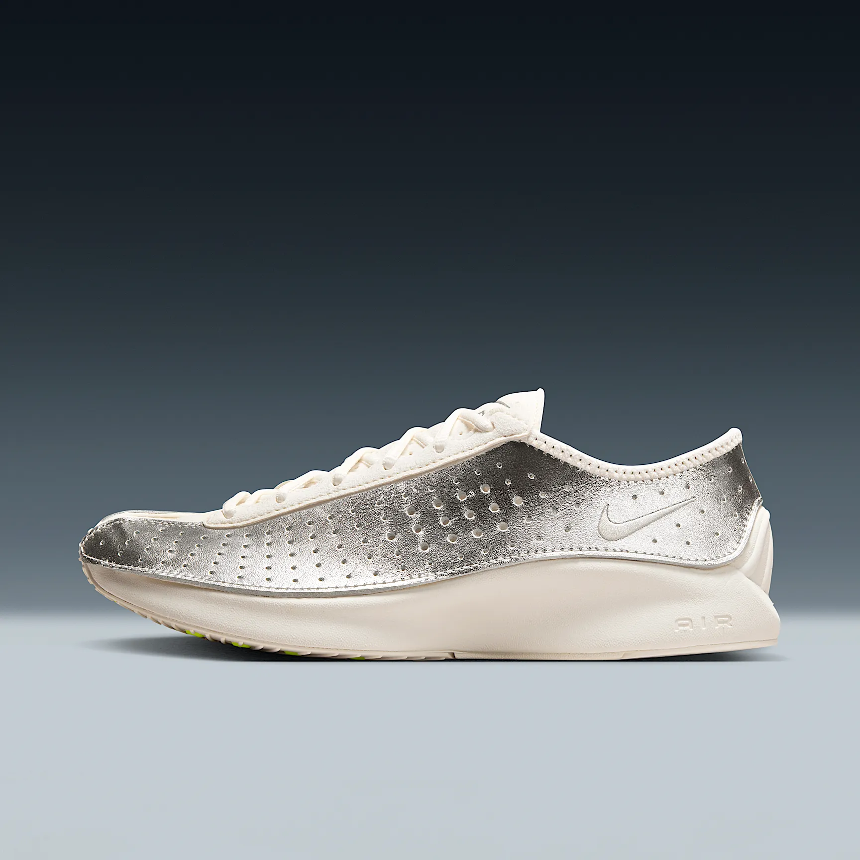 867F7D_Nike-Air-Superfly-WMNS_METALLIC-SILVER_IB5824-100_img0