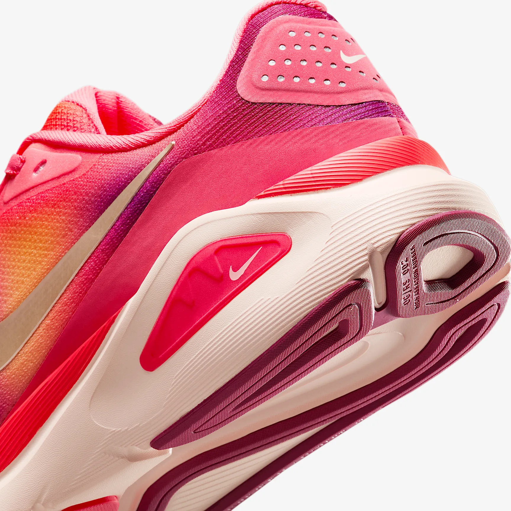 FC818B_Nike-Structure-26-SE-WMNS_WASHED-CORAL_HQ8784-800_img7