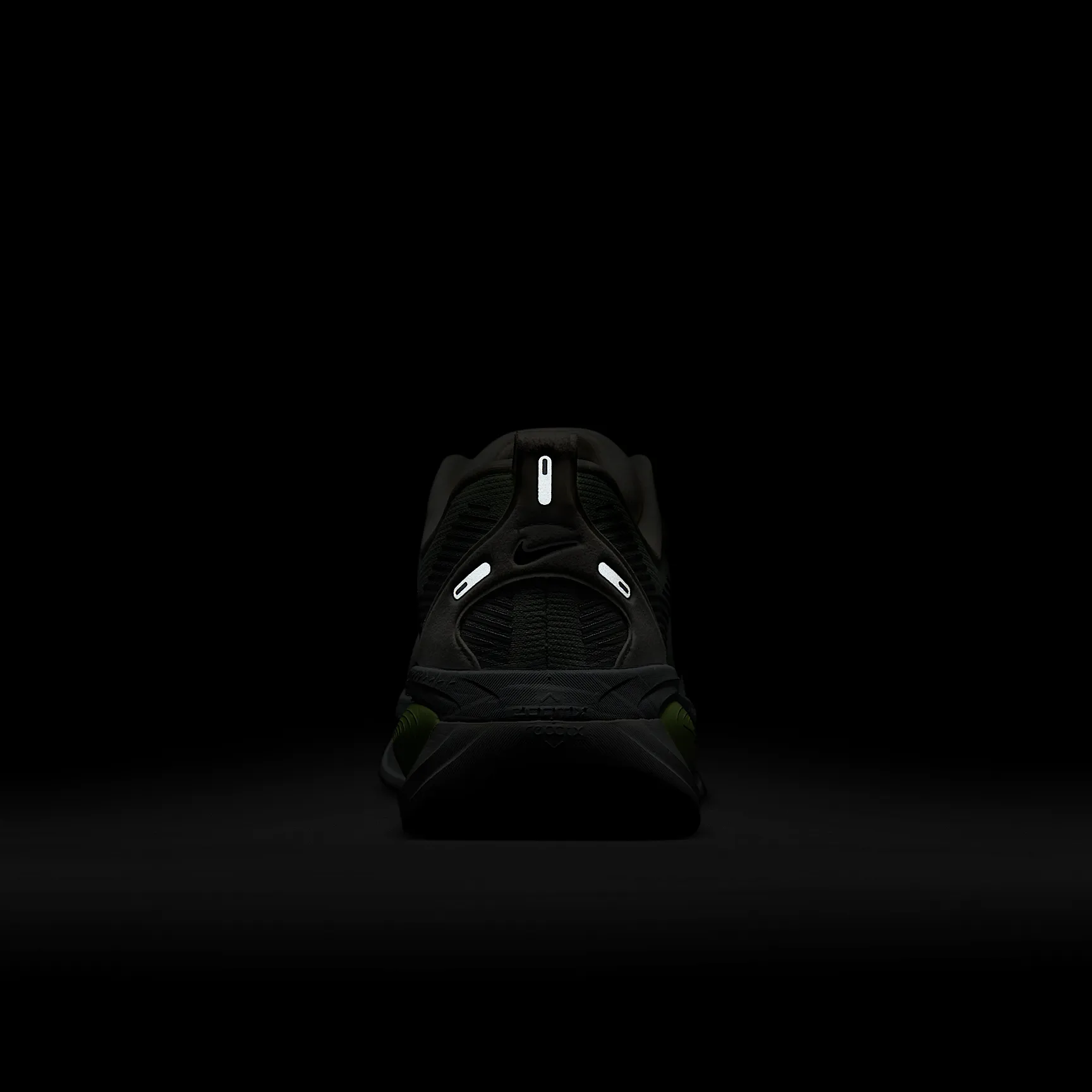 BCC5BB_Nike-Vomero-18_SUMMIT-WHITE-BARELY_HM6804-107_img8