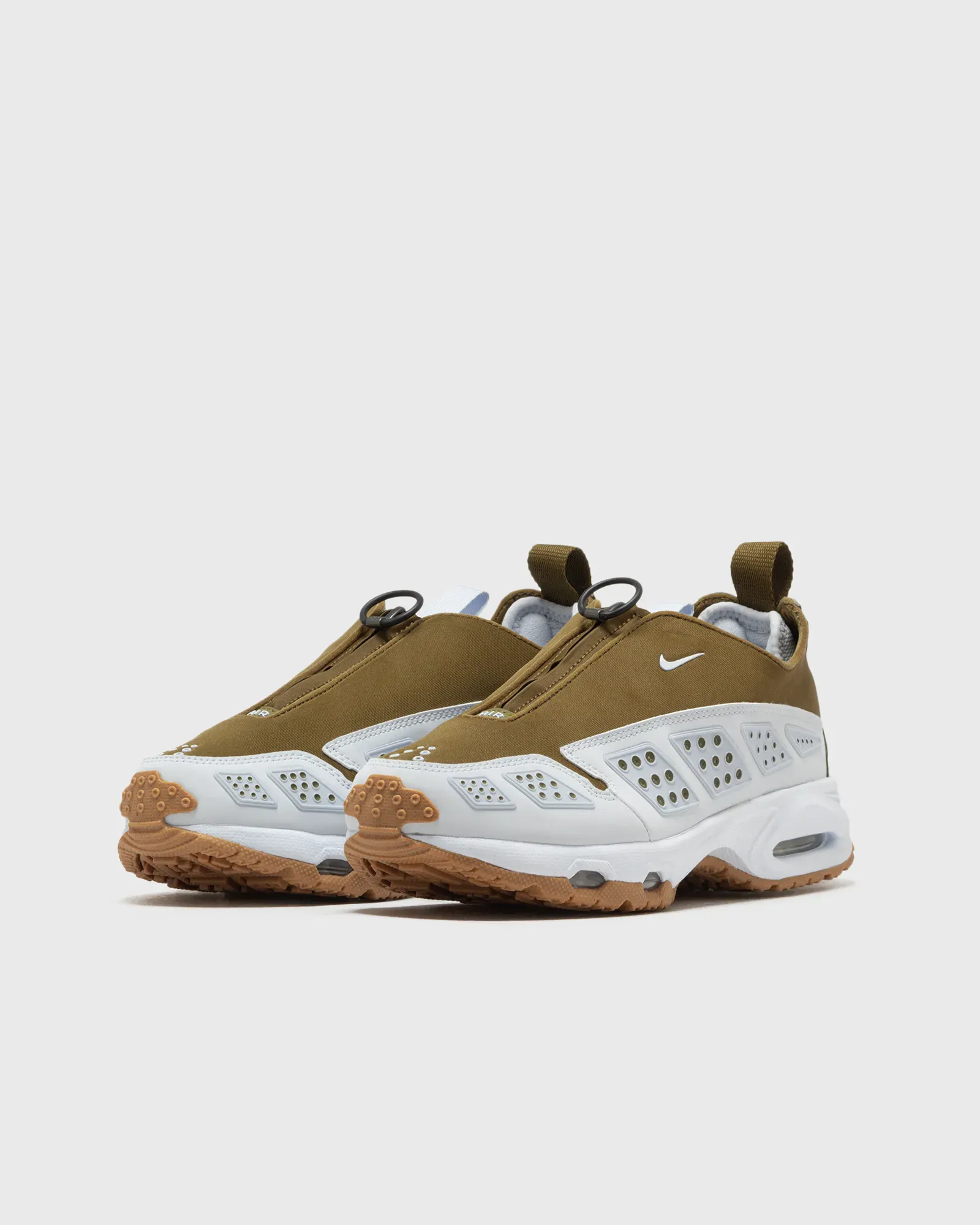 7E643B_Nike-Air-Max-SNDR_OLIVE-FLAK_FZ2068-301_img1