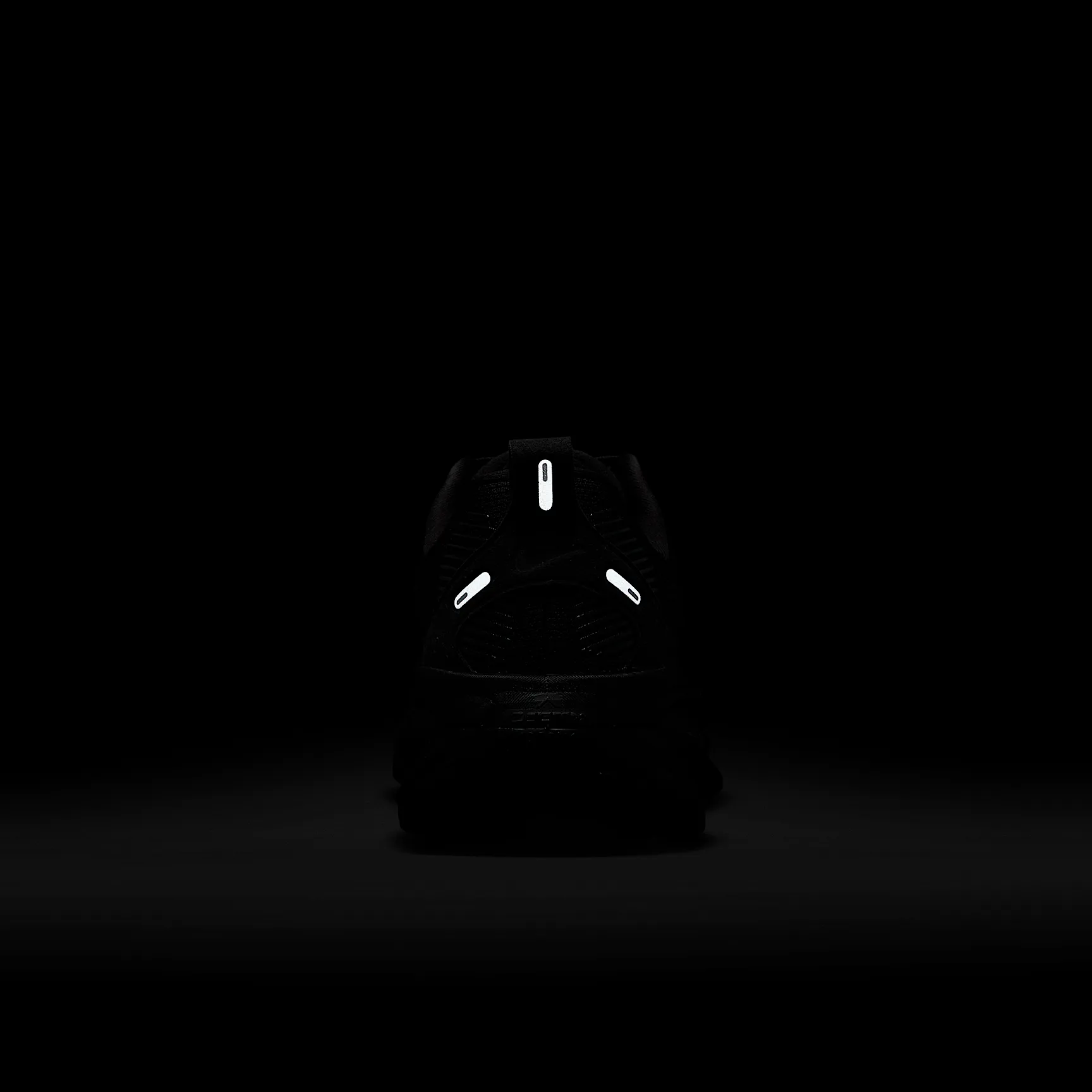 000000_Nike-Vomero-18-WMNS_BLACK_HM6804-004_img8