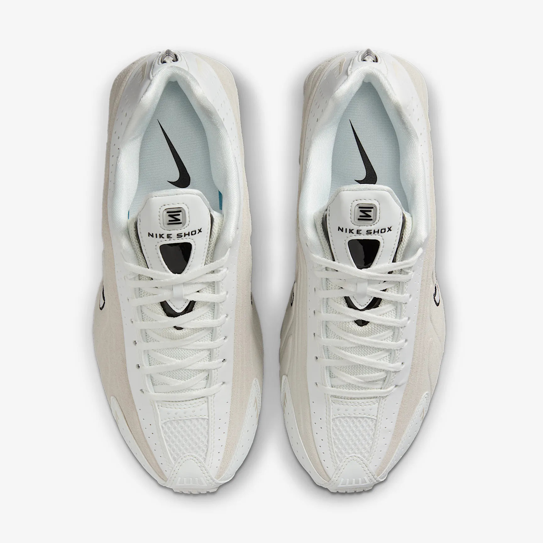 000000_Nike-Shox-R4-WMNS_WHITE-BLACK-SUEDE_HQ7739-100_img3