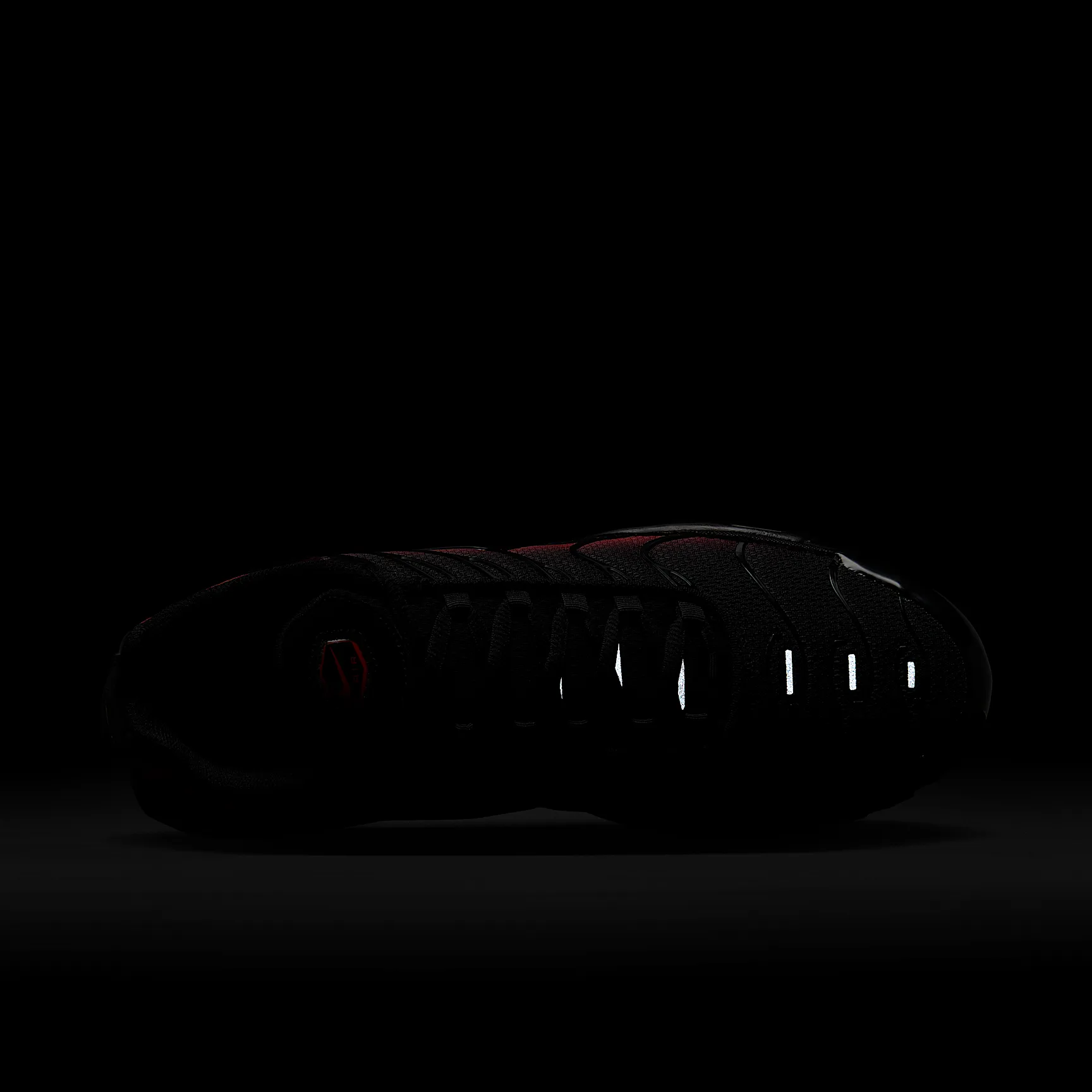 000000_Nike-Air-Max-Plus_GRADIENT-BRED_DM0032-021_img8