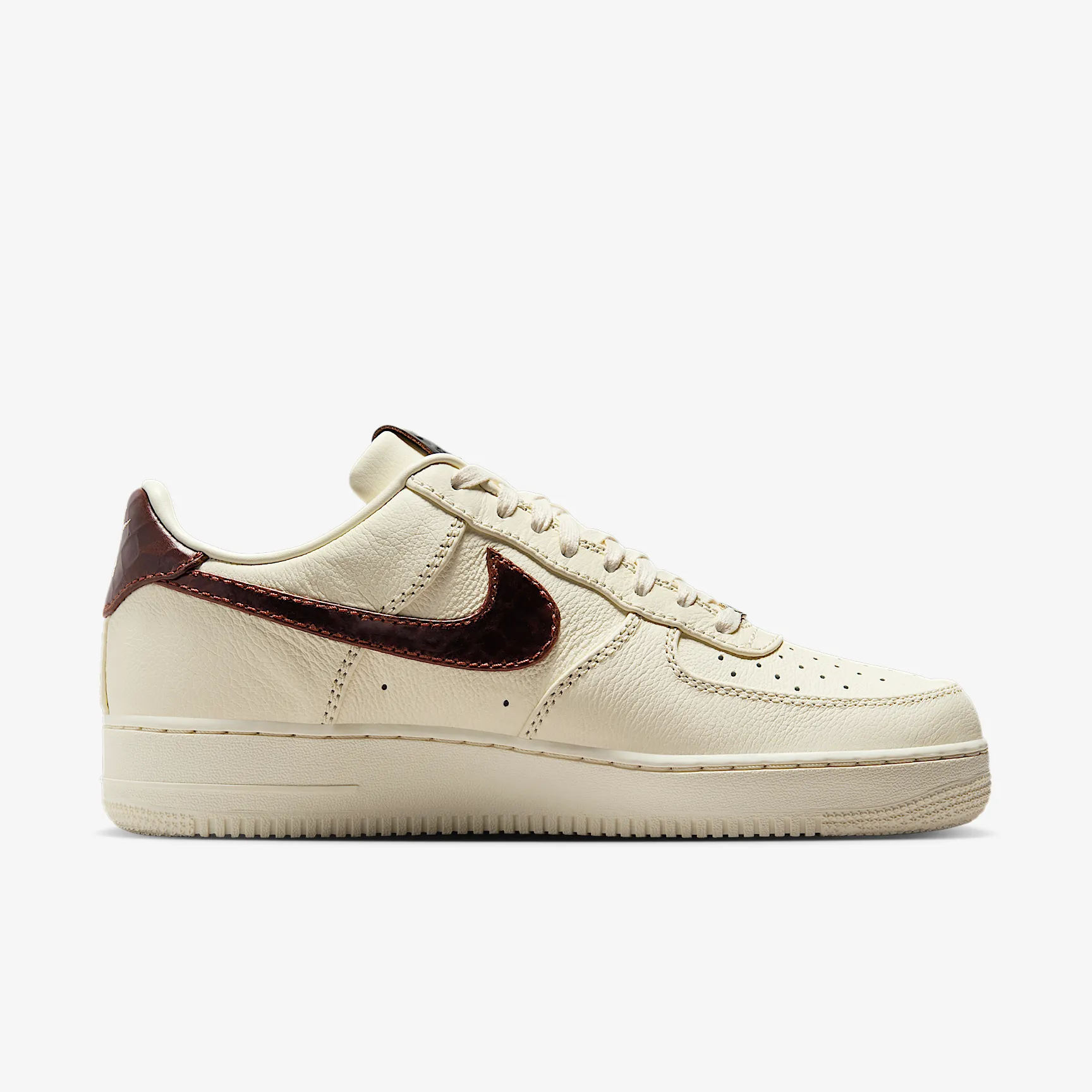 452717_Nike-Air-Force-1-Low-'07_SOFT-PEARL-BROWN_IH7332-001_img2