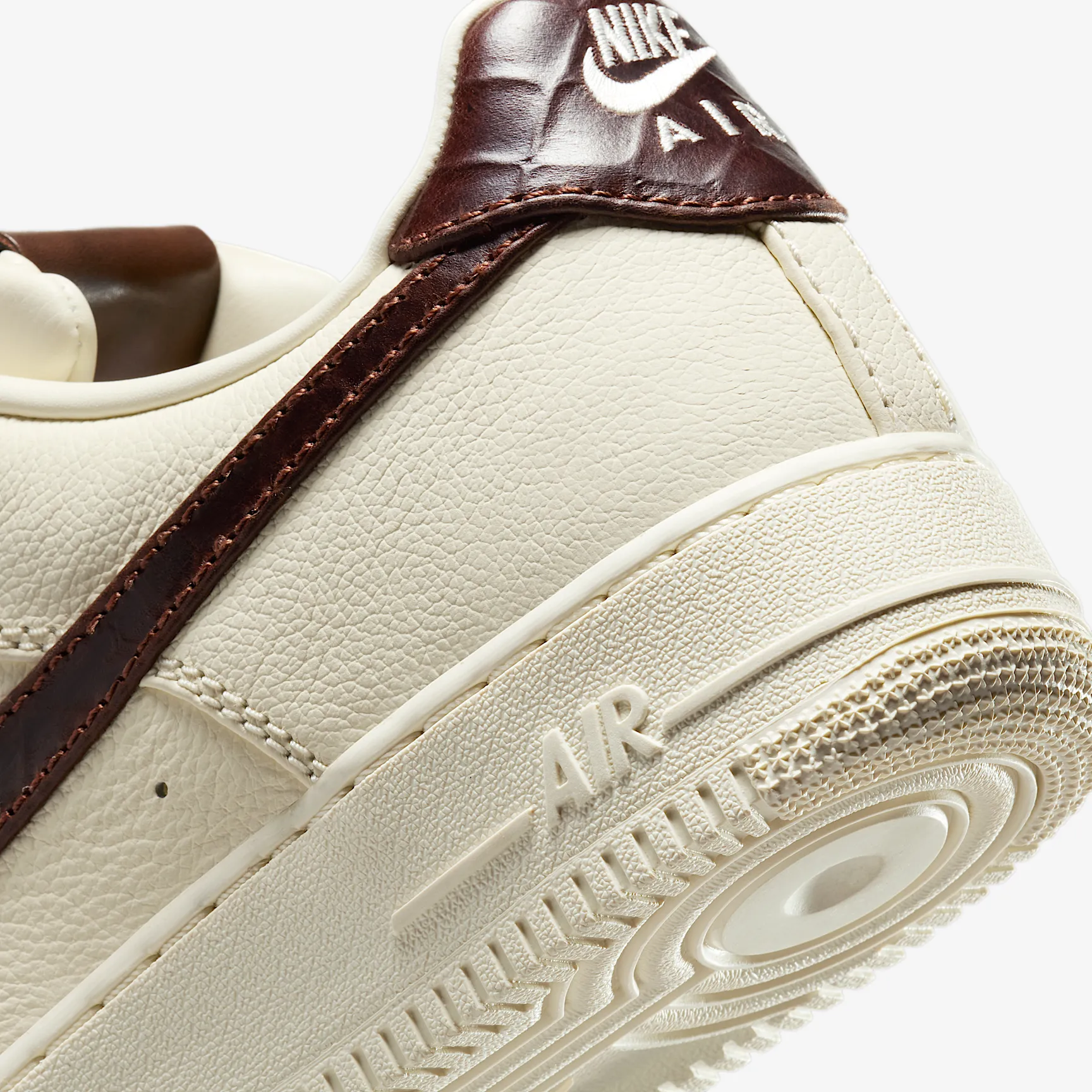452717_Nike-Air-Force-1-Low-'07_SOFT-PEARL-BROWN_IH7332-001_img7